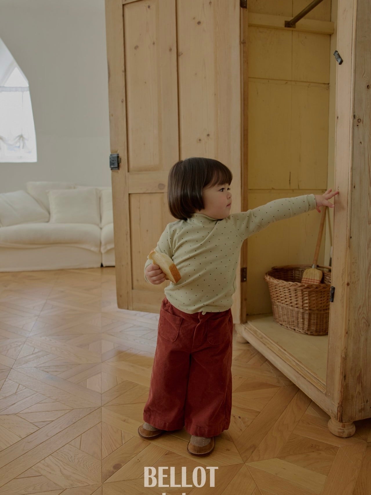 Bebe dot half neck T