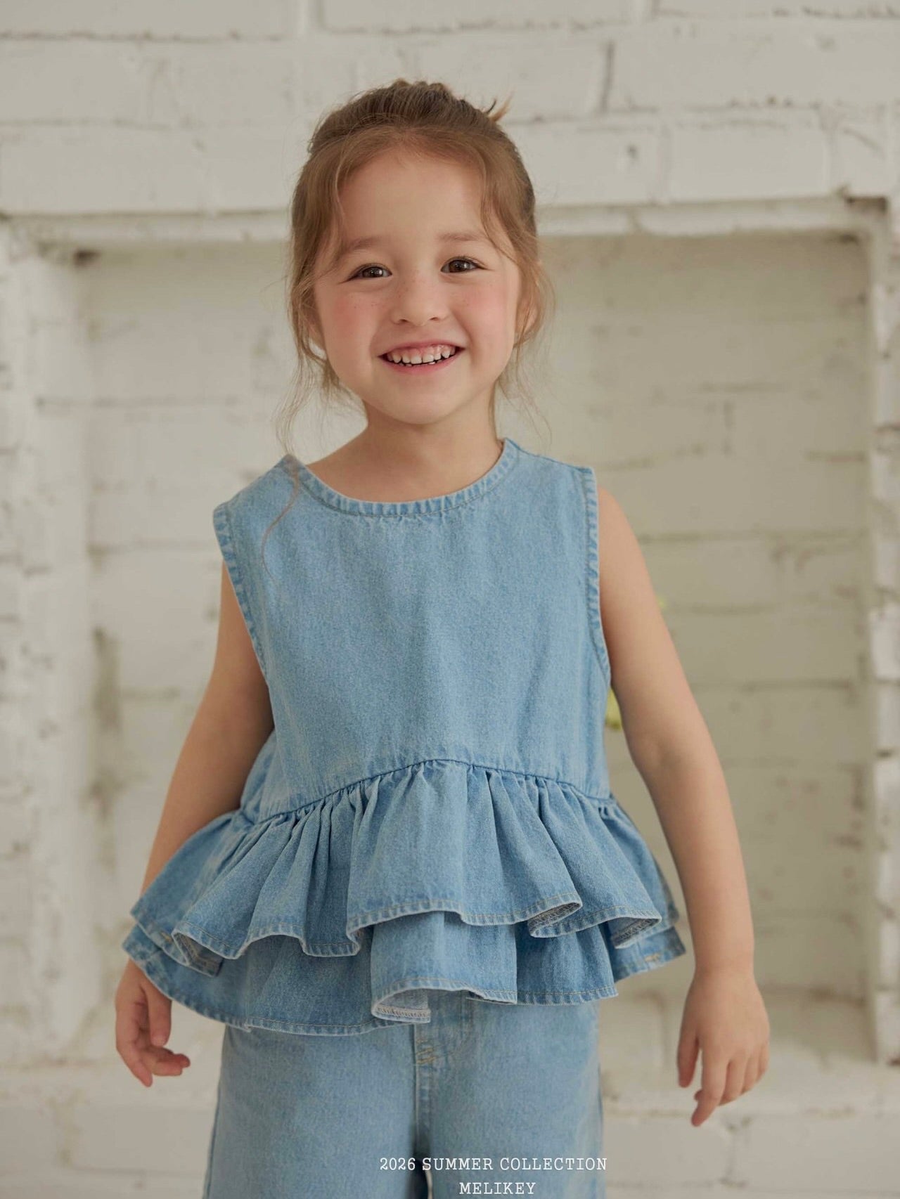 Ribbon tiered sleeveless blouse