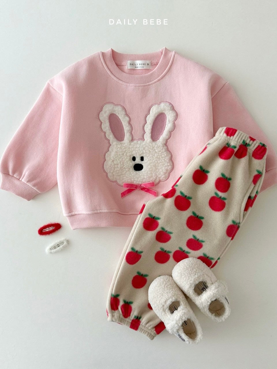 Fluffy ribbon sweatshirt