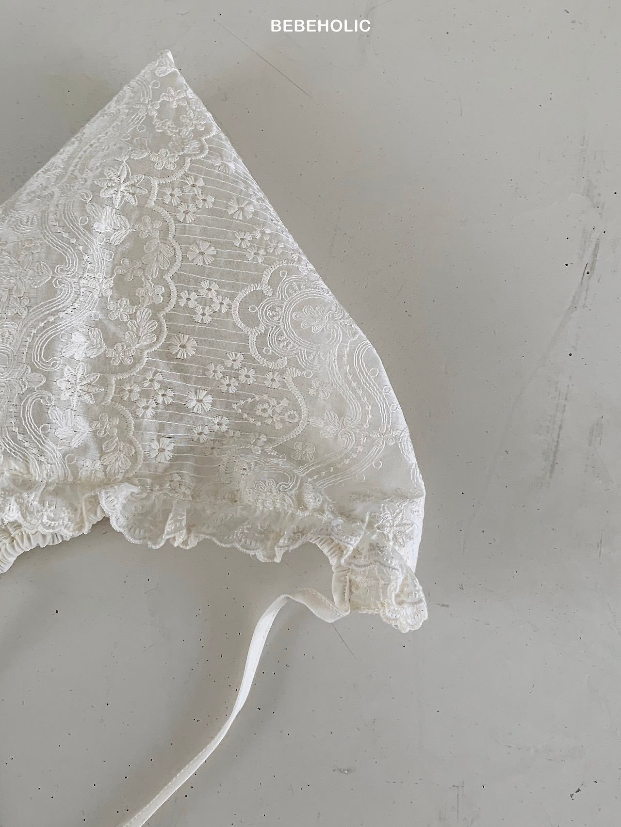 Lace frill bonnet