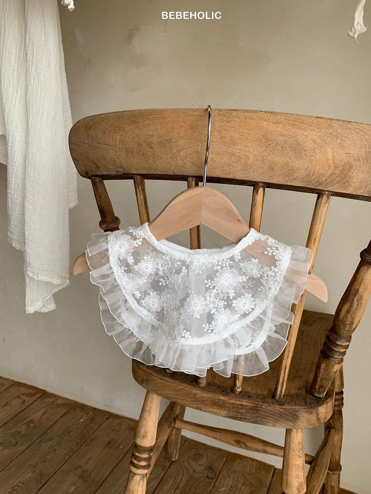 Lace motif frill cape