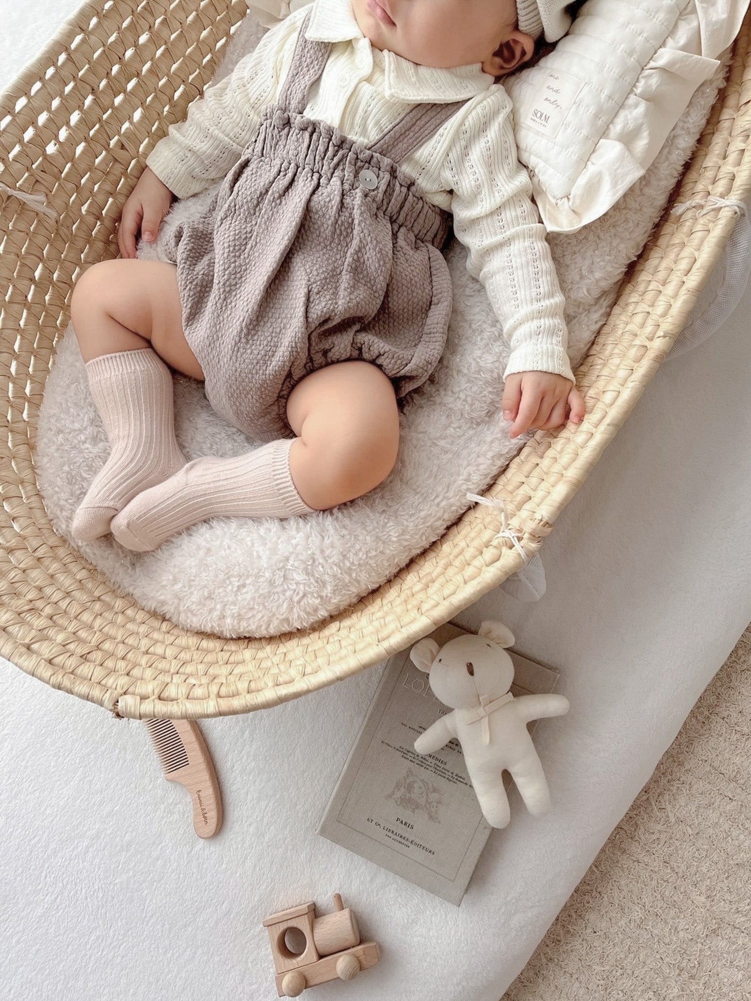 Eyelet soft collar T