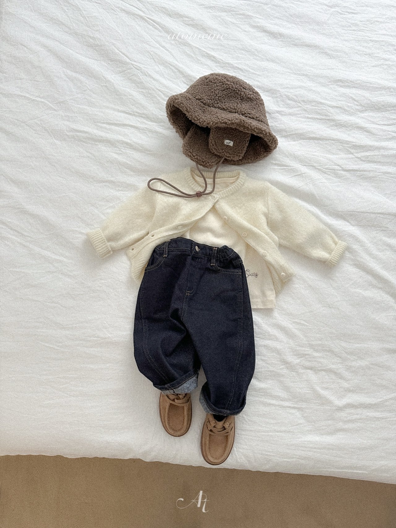 No fade curved denim pants