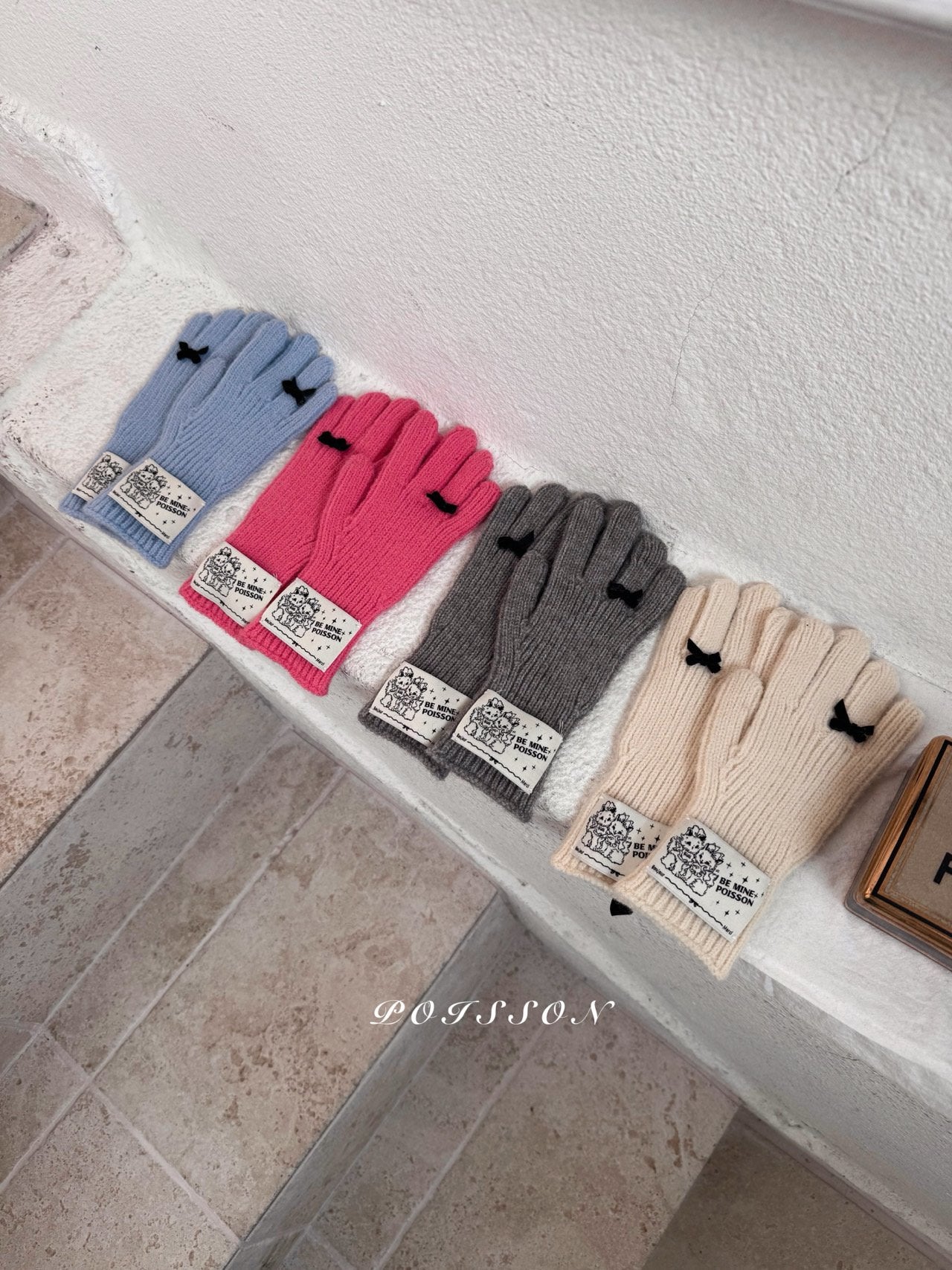 Ribbon winter gloves