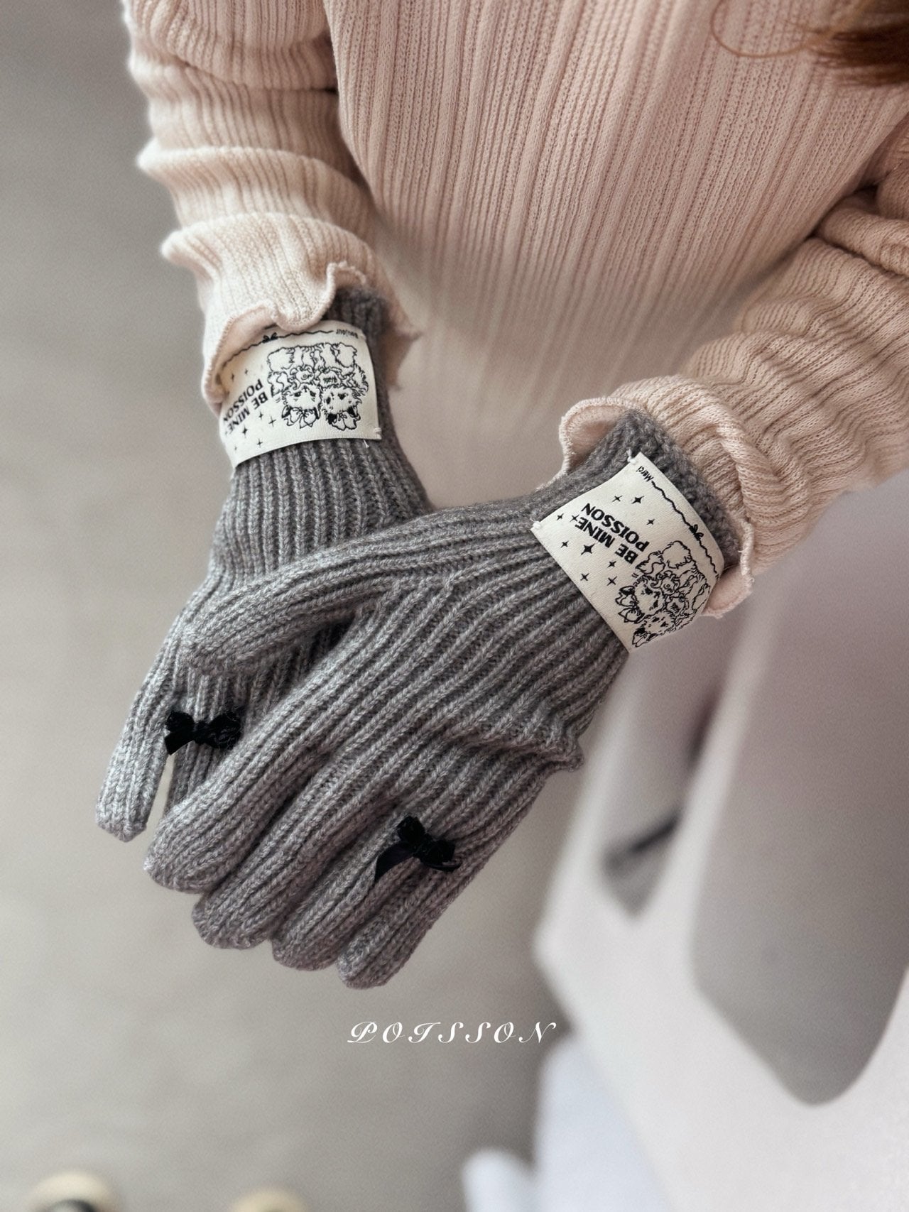Ribbon winter gloves