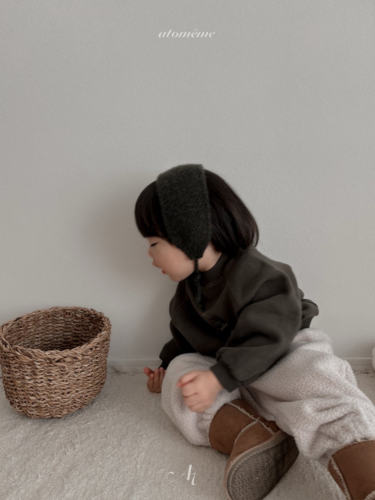 Ribbon bell sweatshirt