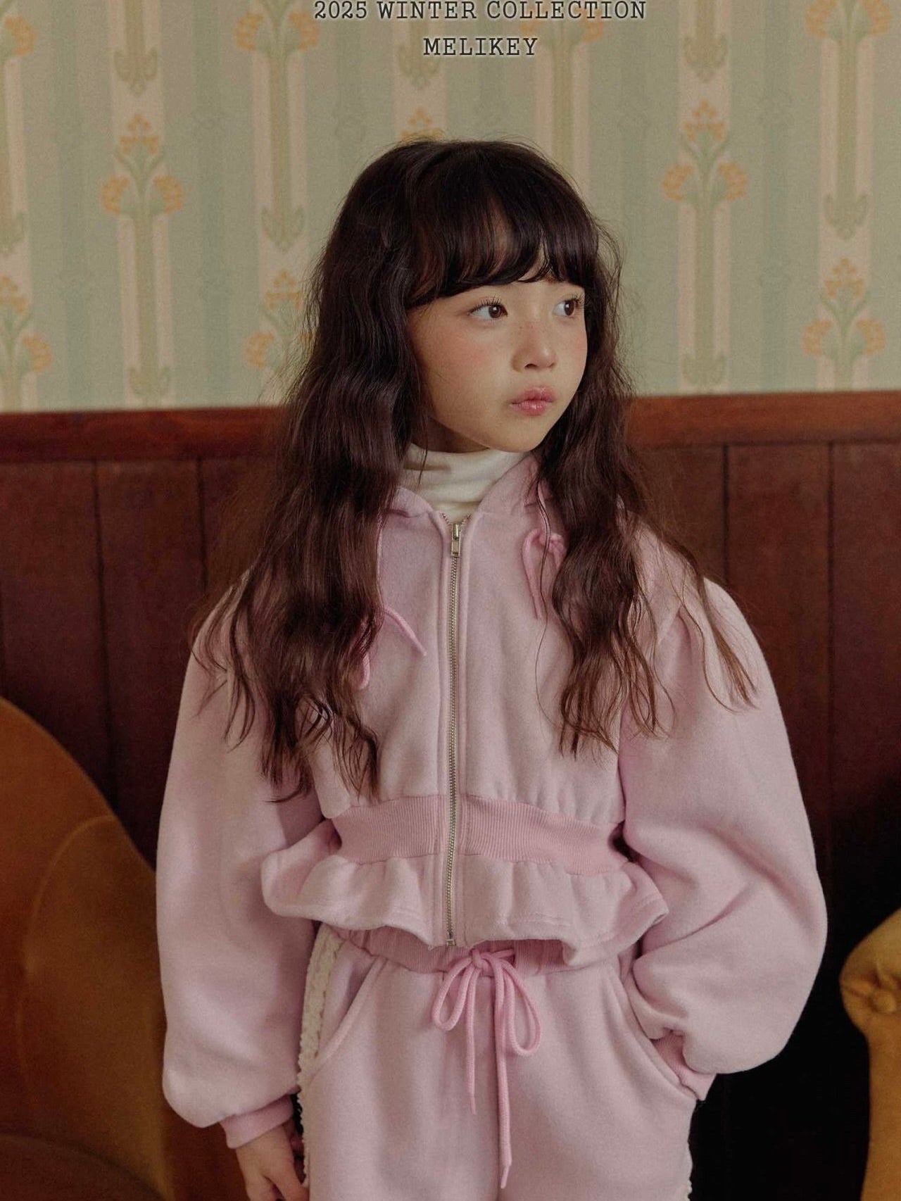 Short frill zip up hoodie