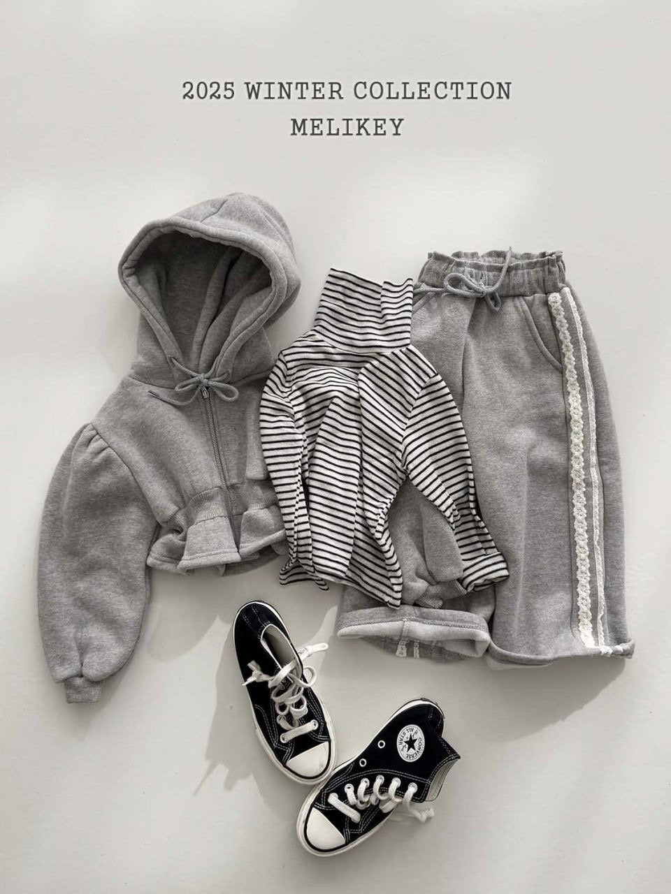 Short frill zip up hoodie