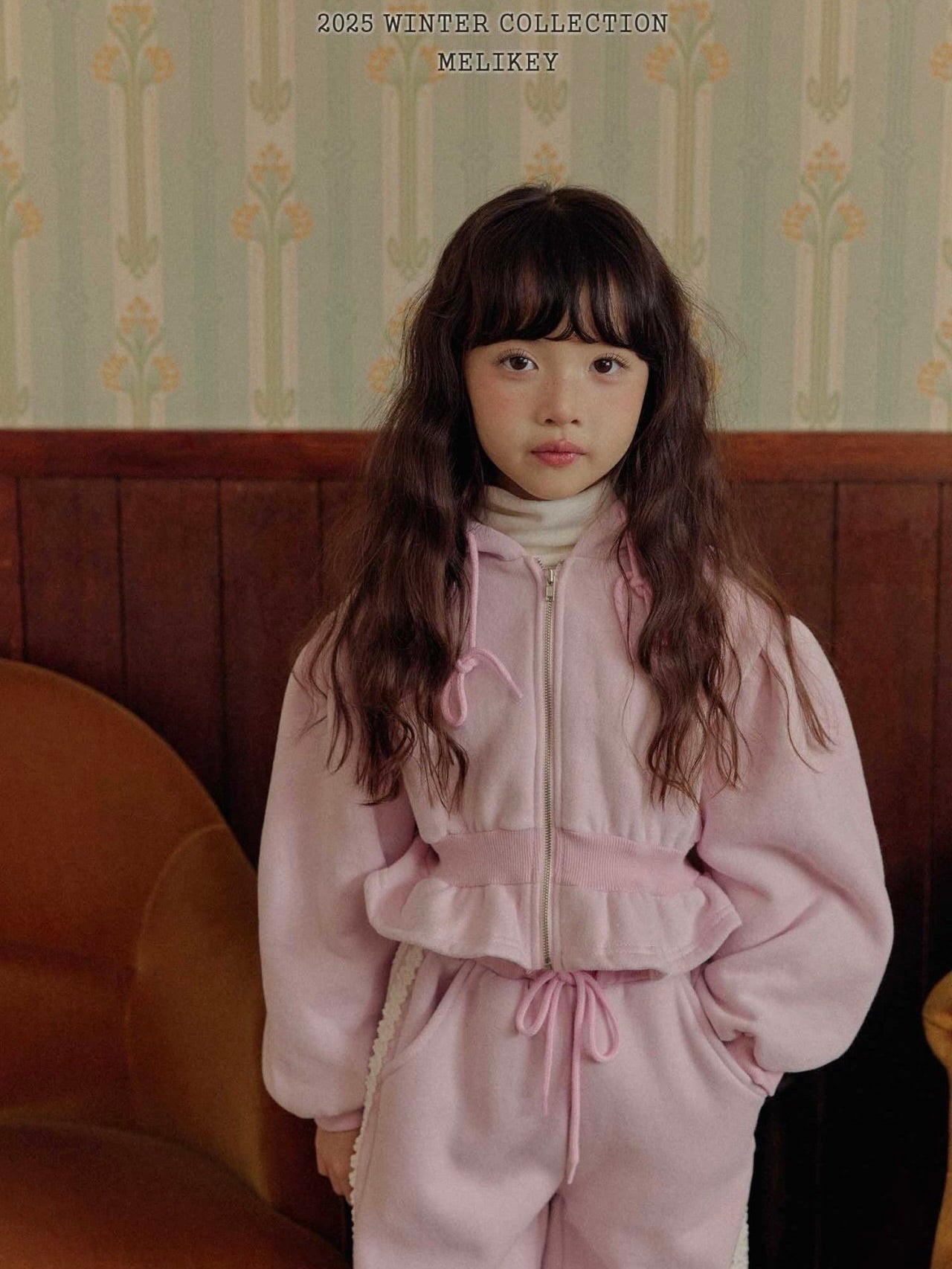 Short frill zip up hoodie