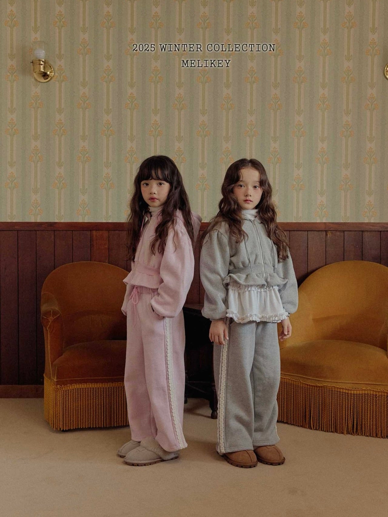 Short frill zip up hoodie