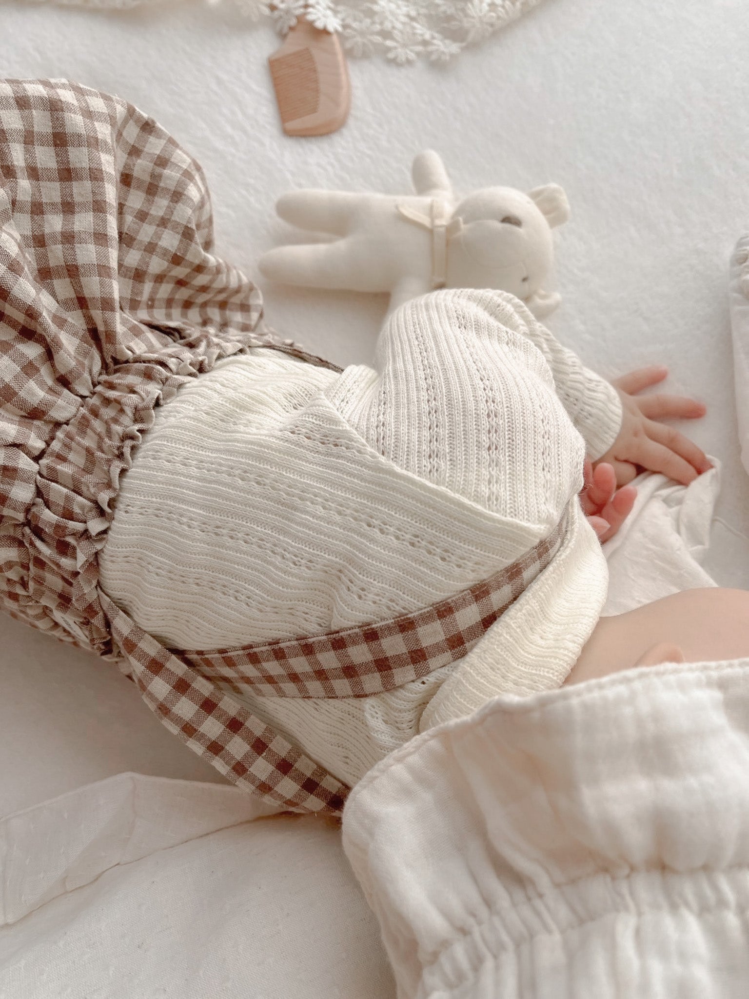 Eyelet soft collar T