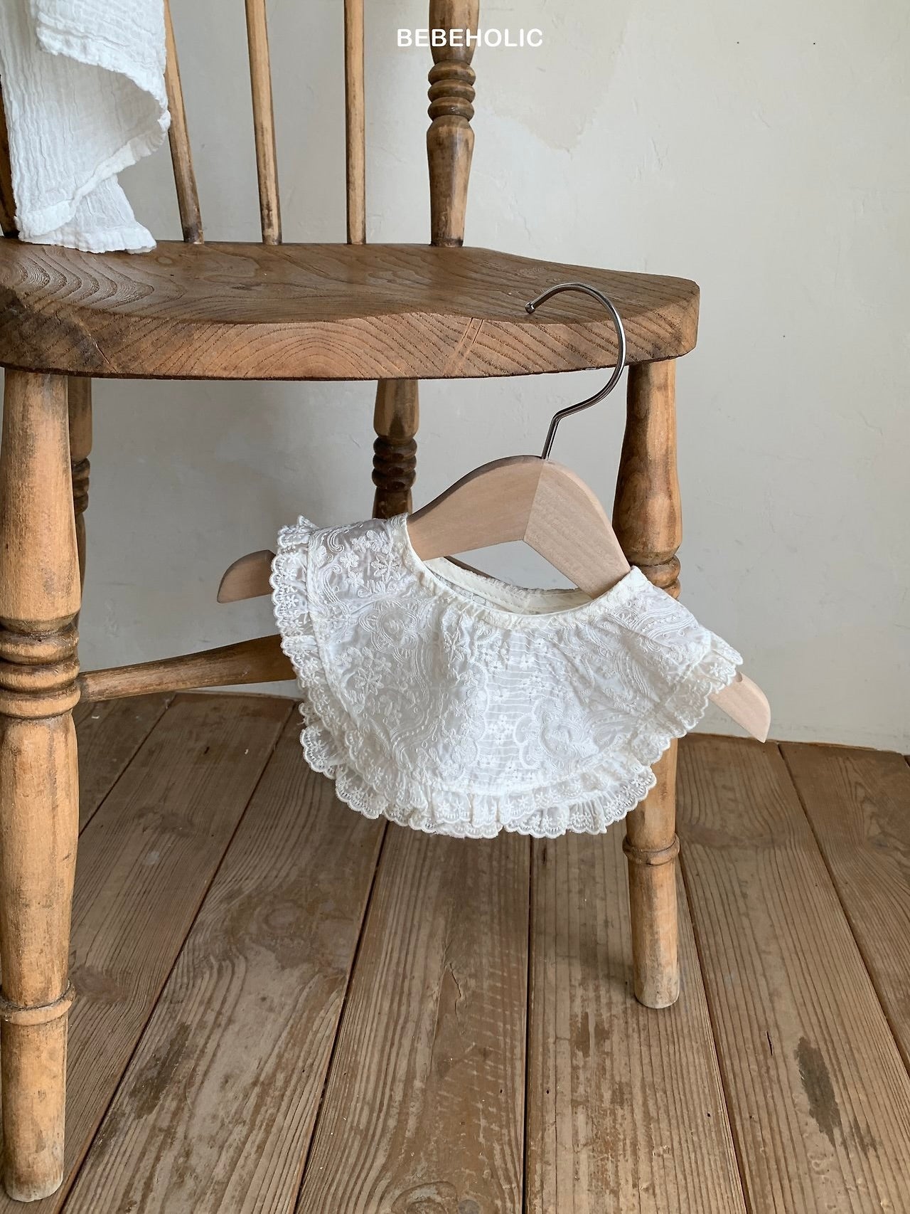 Lace frill cape