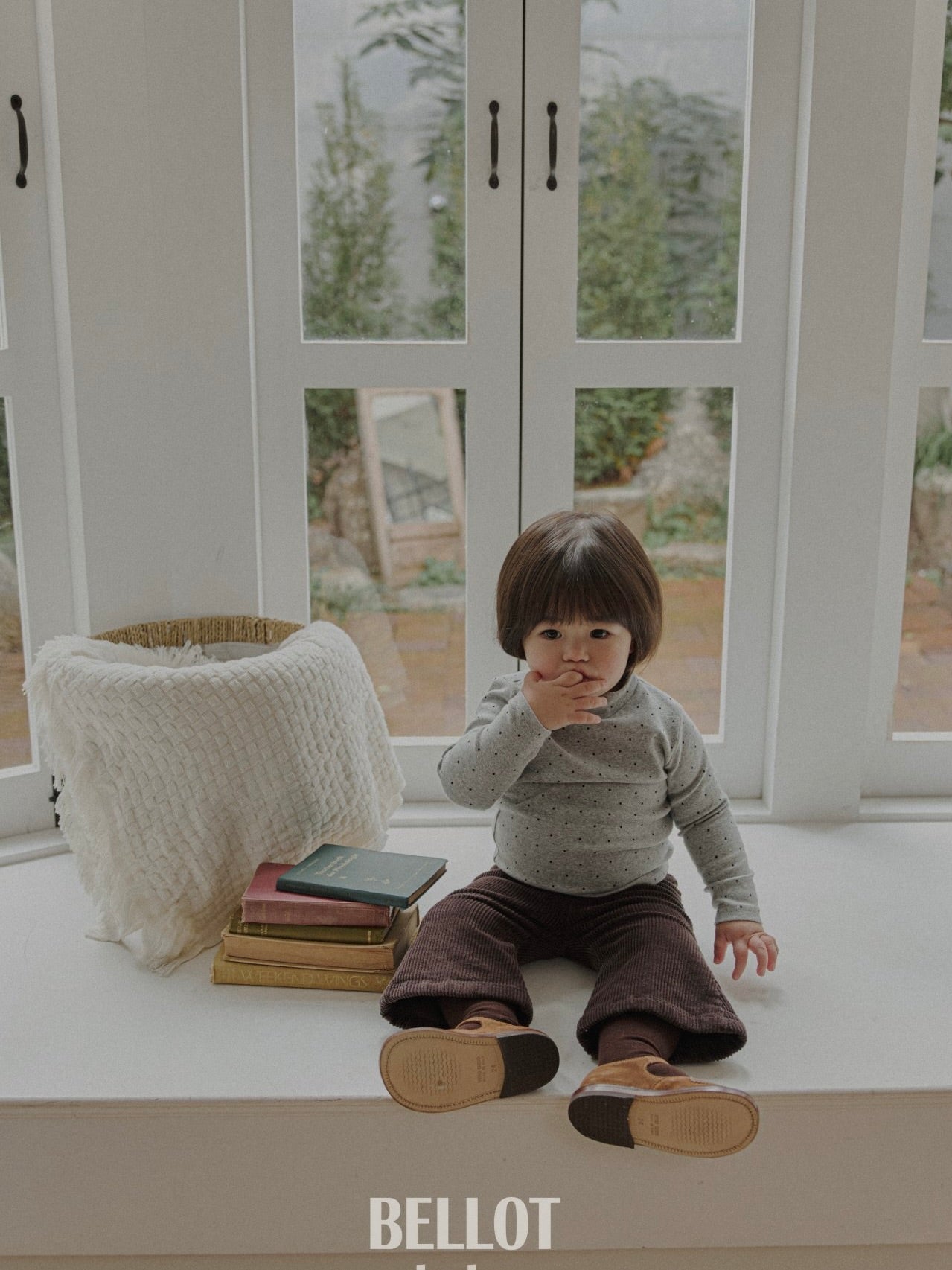 Bebe dot half neck T