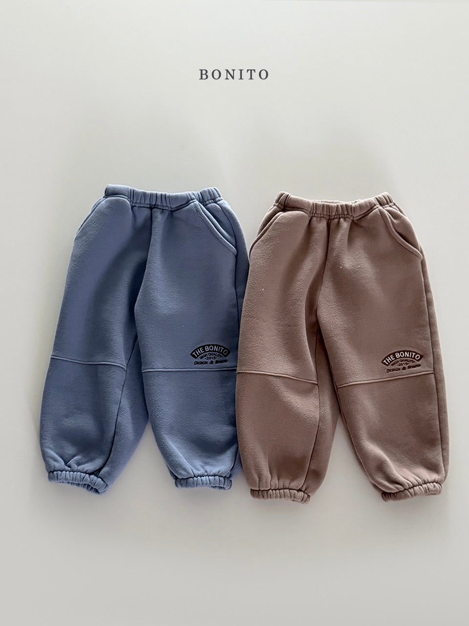 Knee-cut jogger pants