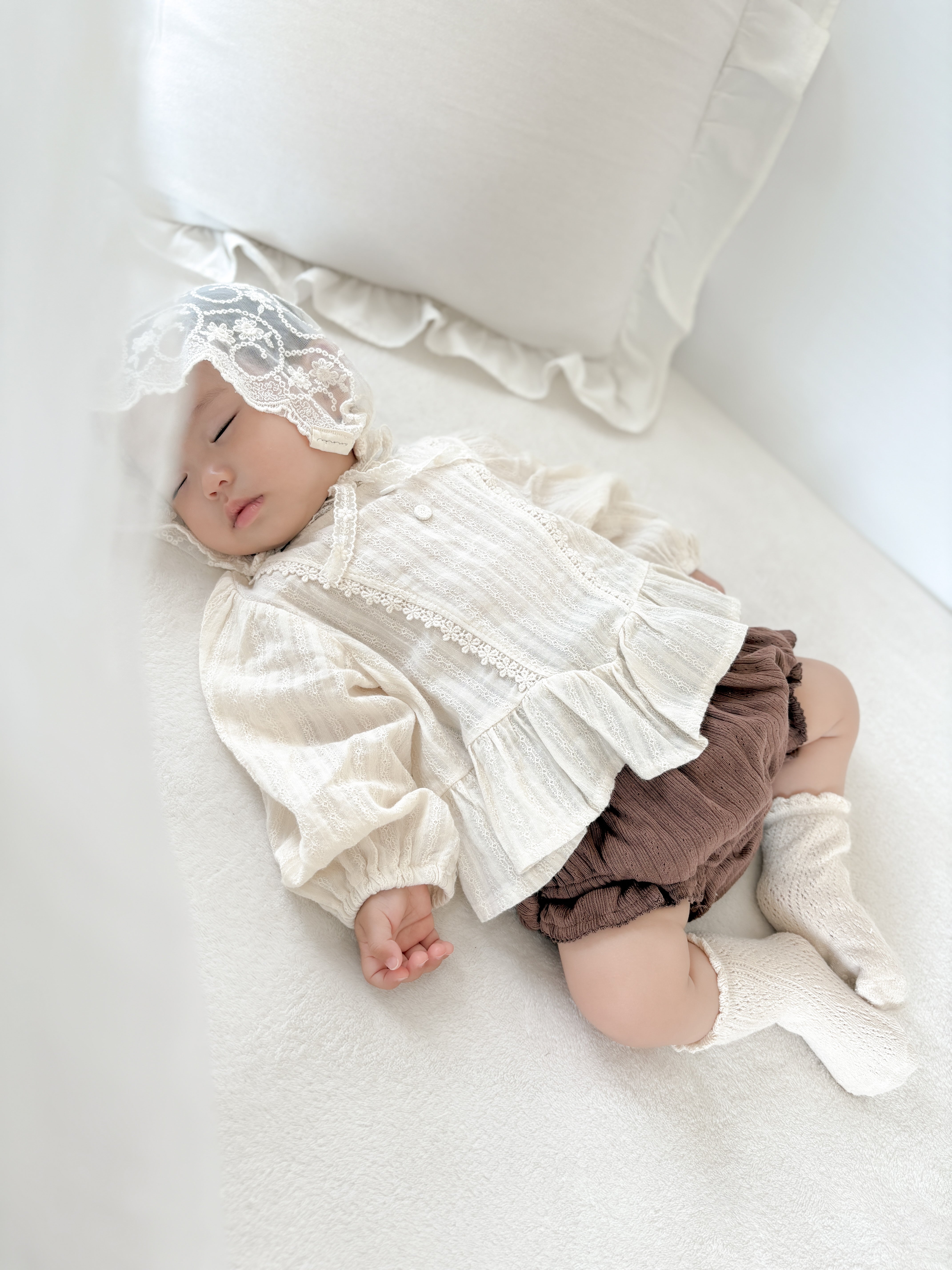 Lace frill peplum blouse