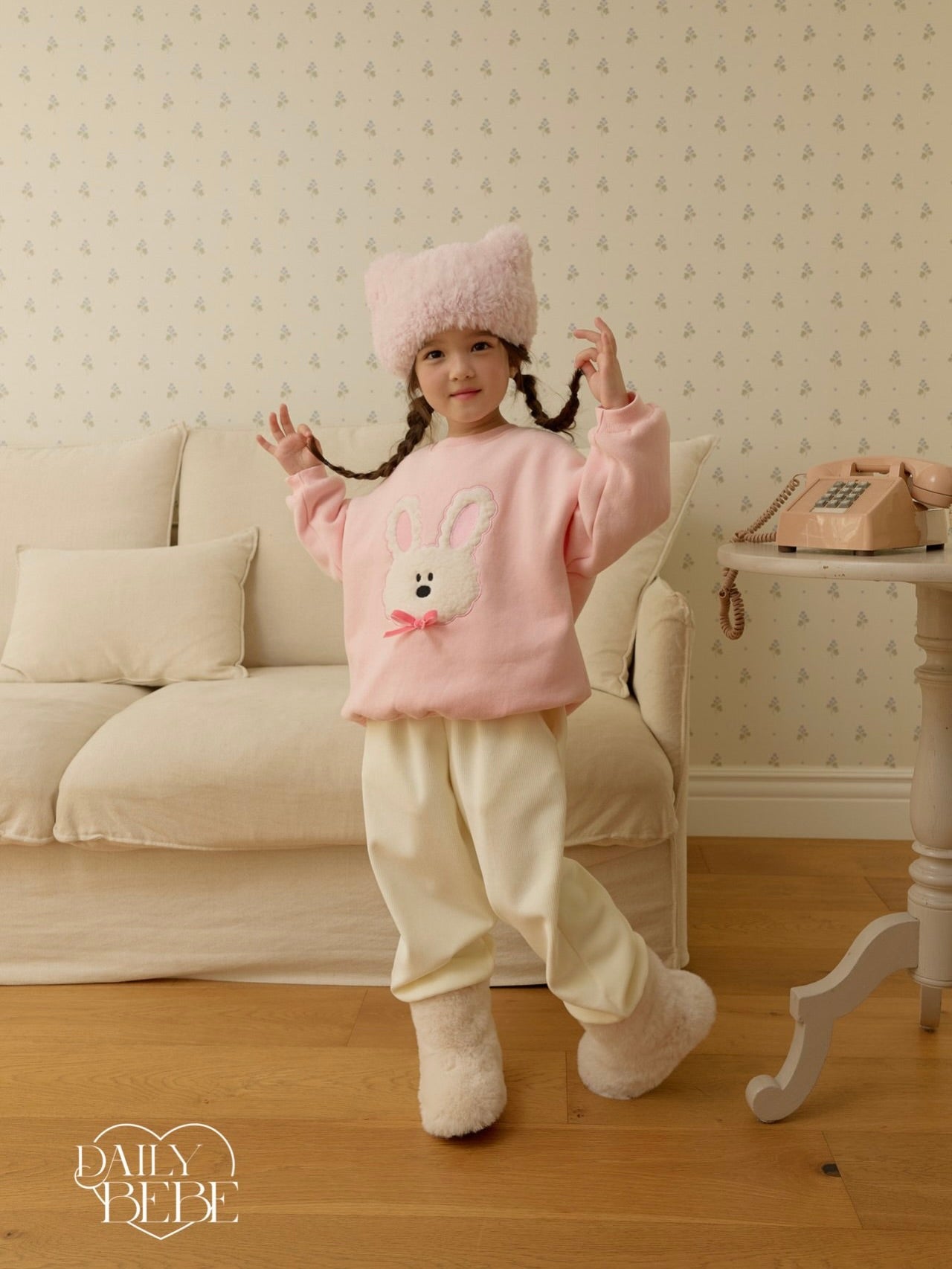 Fluffy ribbon sweatshirt