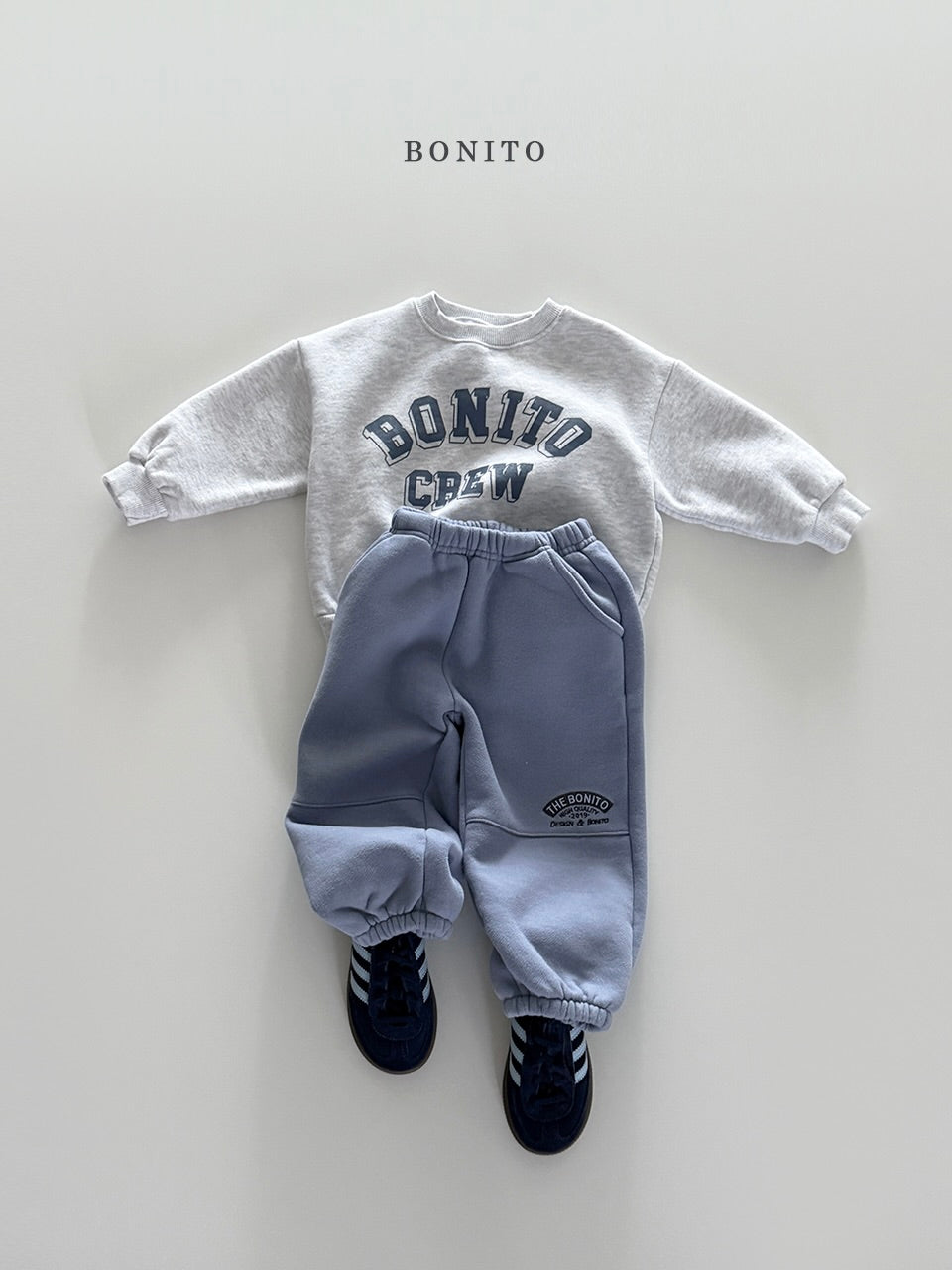 Knee cut jogger pants