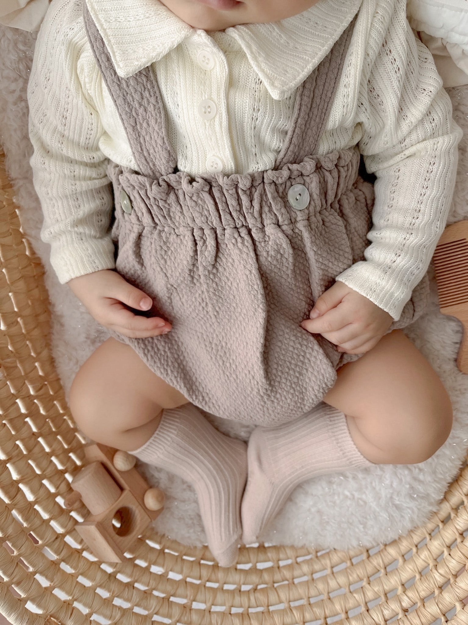 Eyelet soft collar T