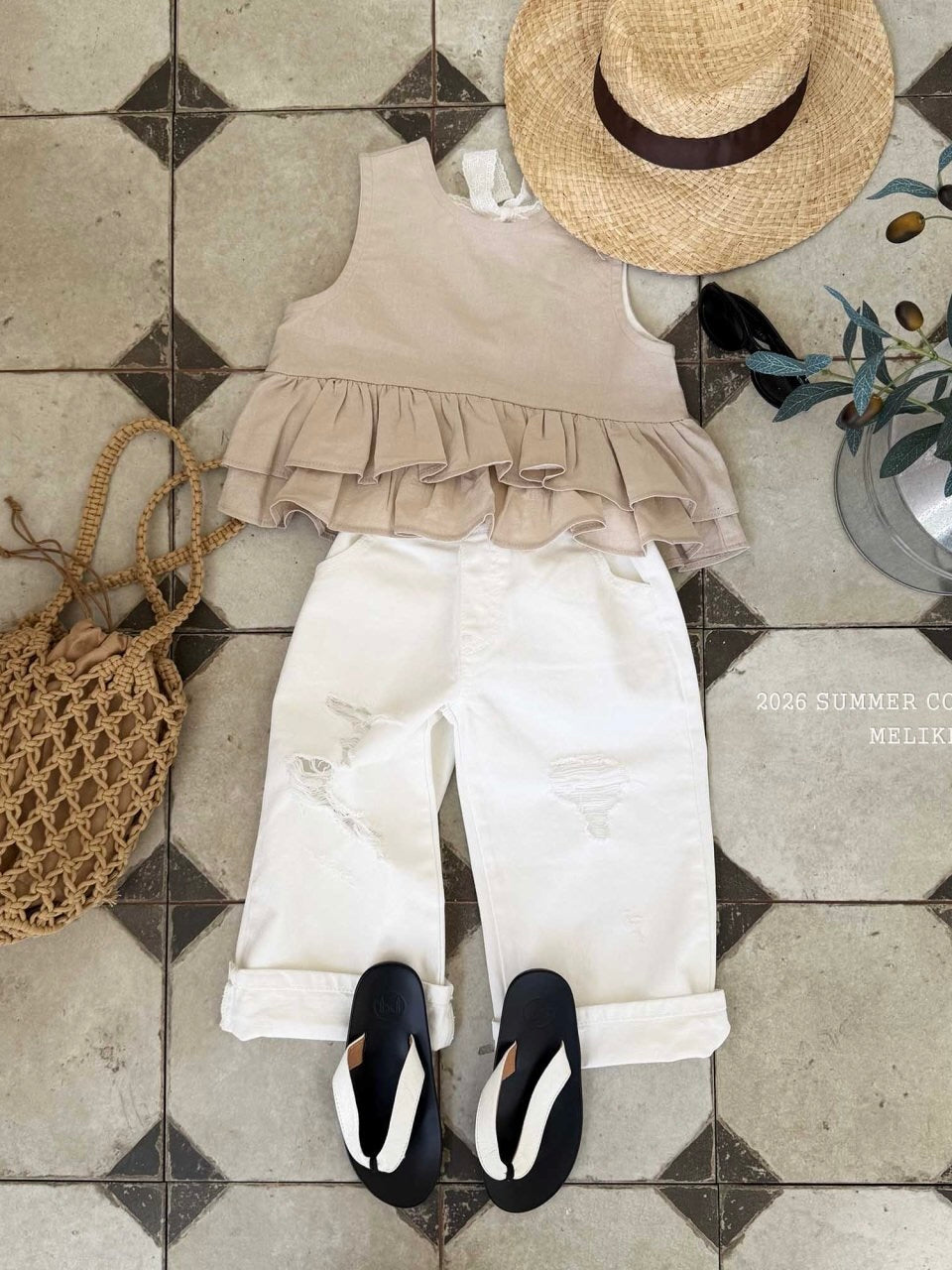 Ribbon tiered sleeveless blouse