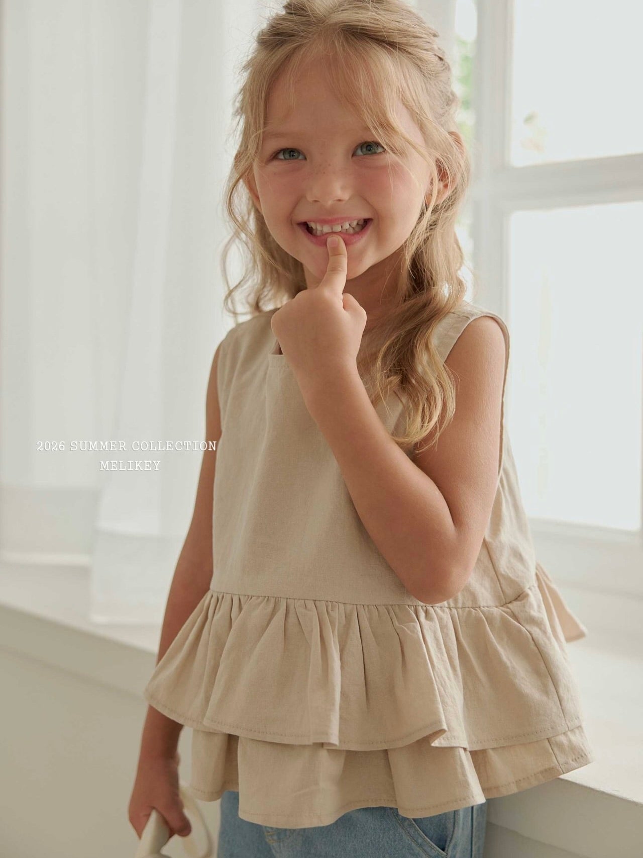 Ribbon tiered sleeveless blouse