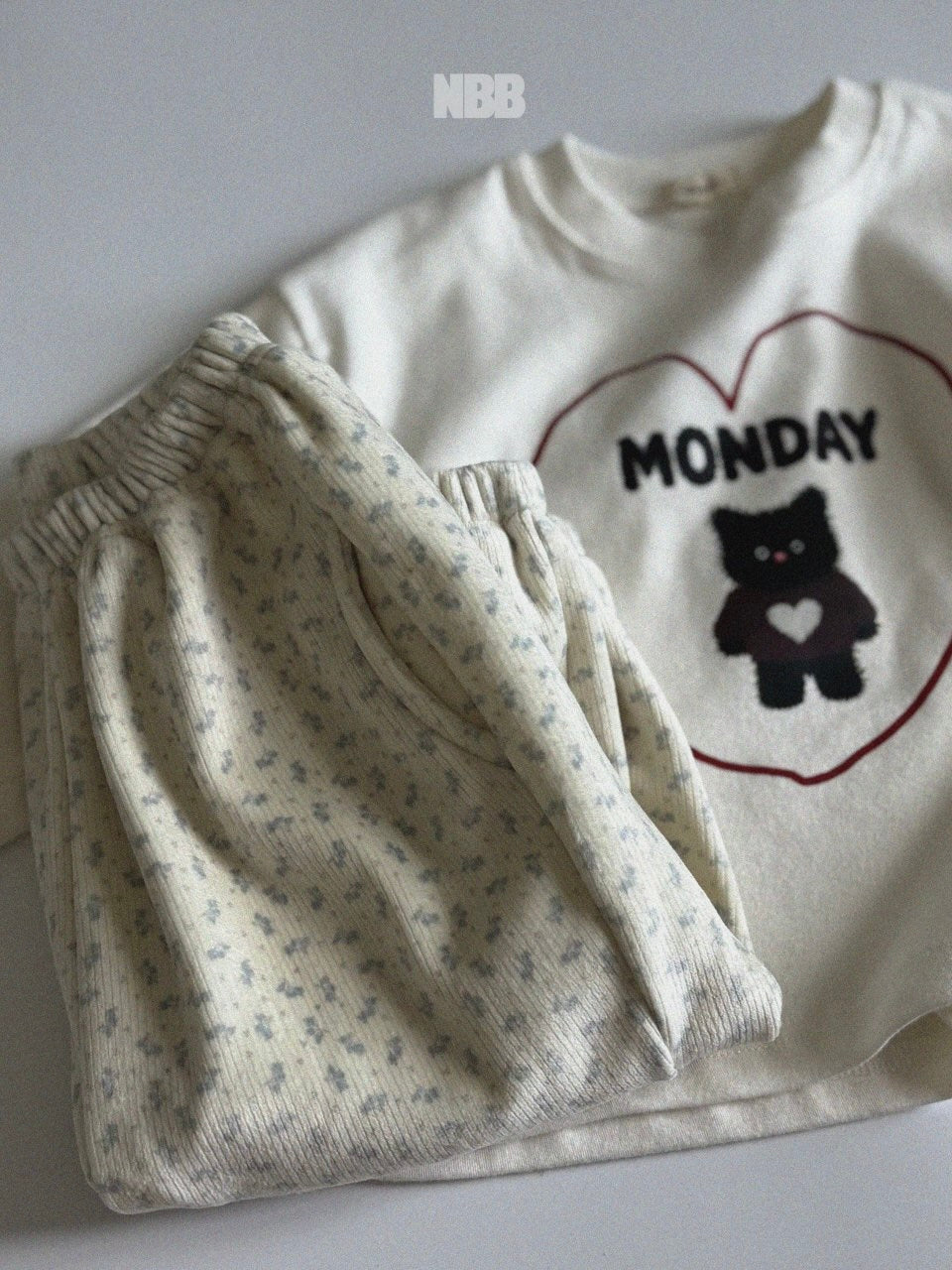 Flower boa jogger pants