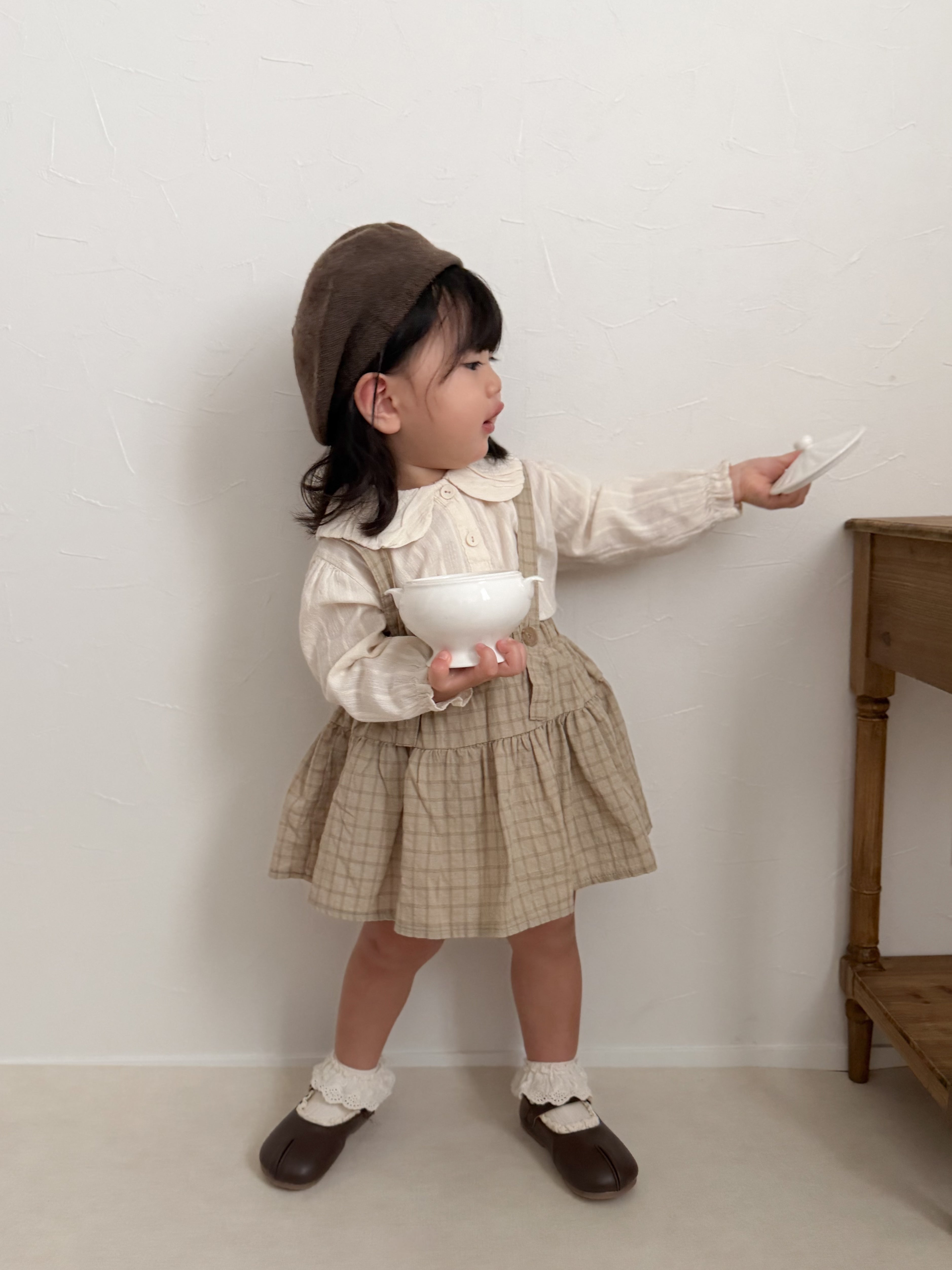 Volume collar blouse