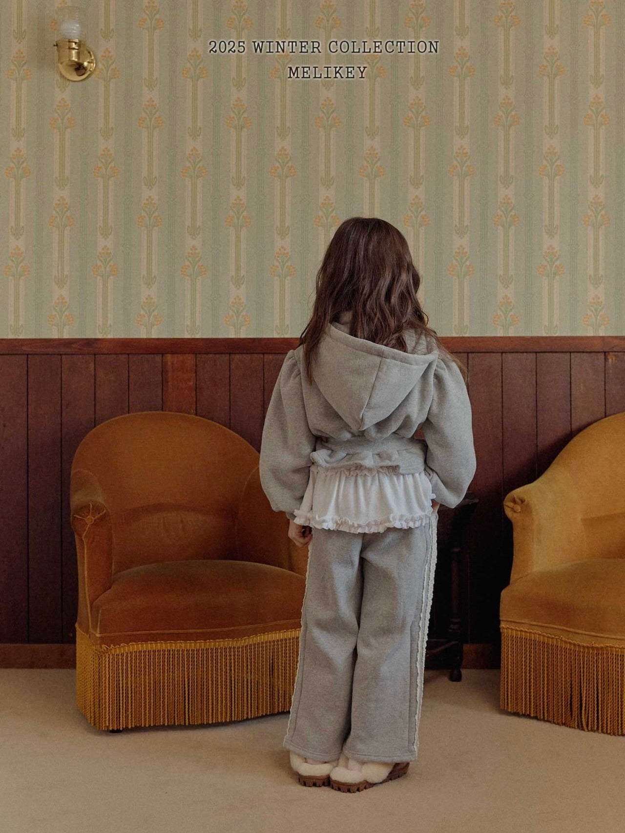 Short frill zip up hoodie