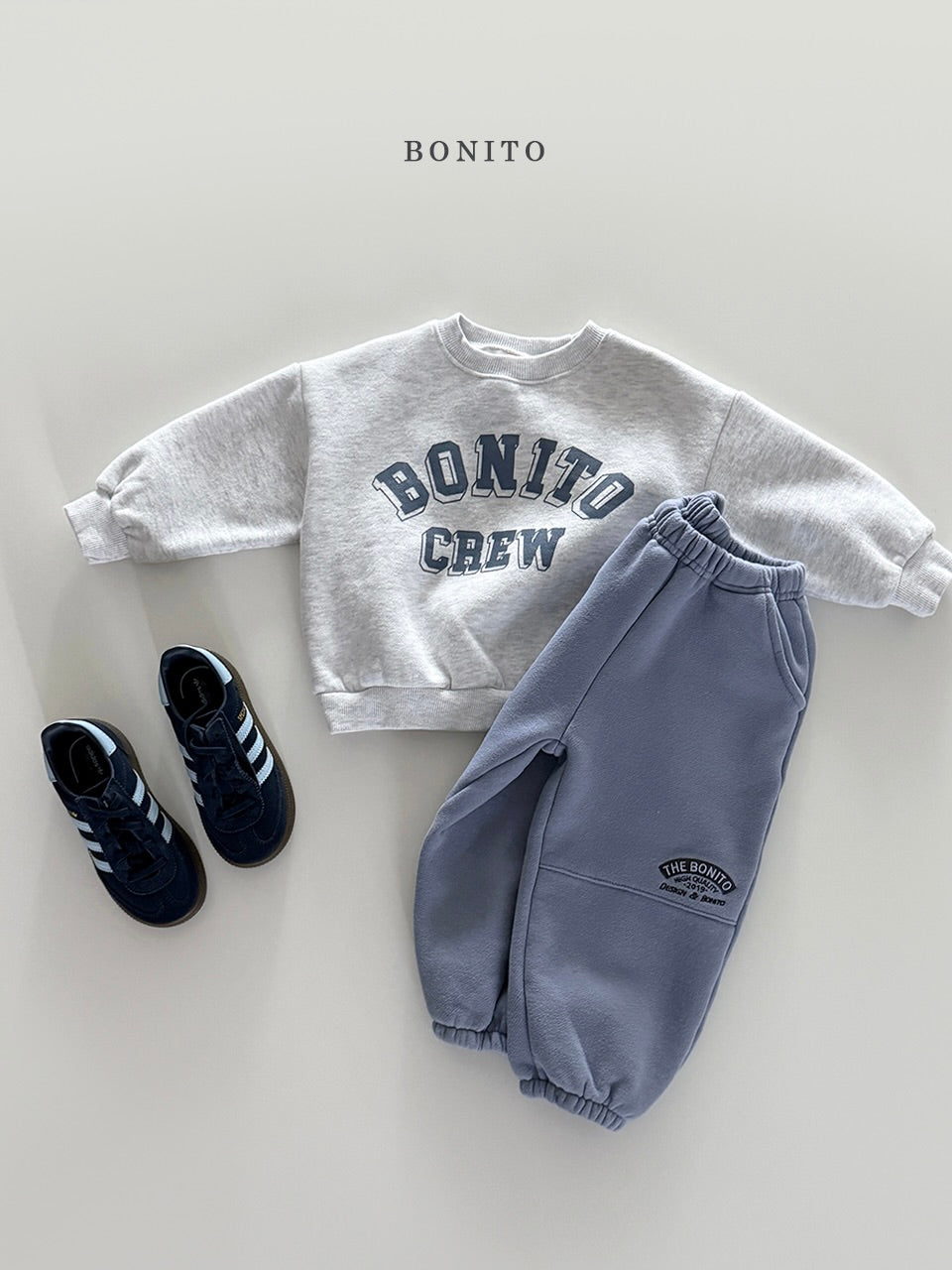 Knee cut jogger pants