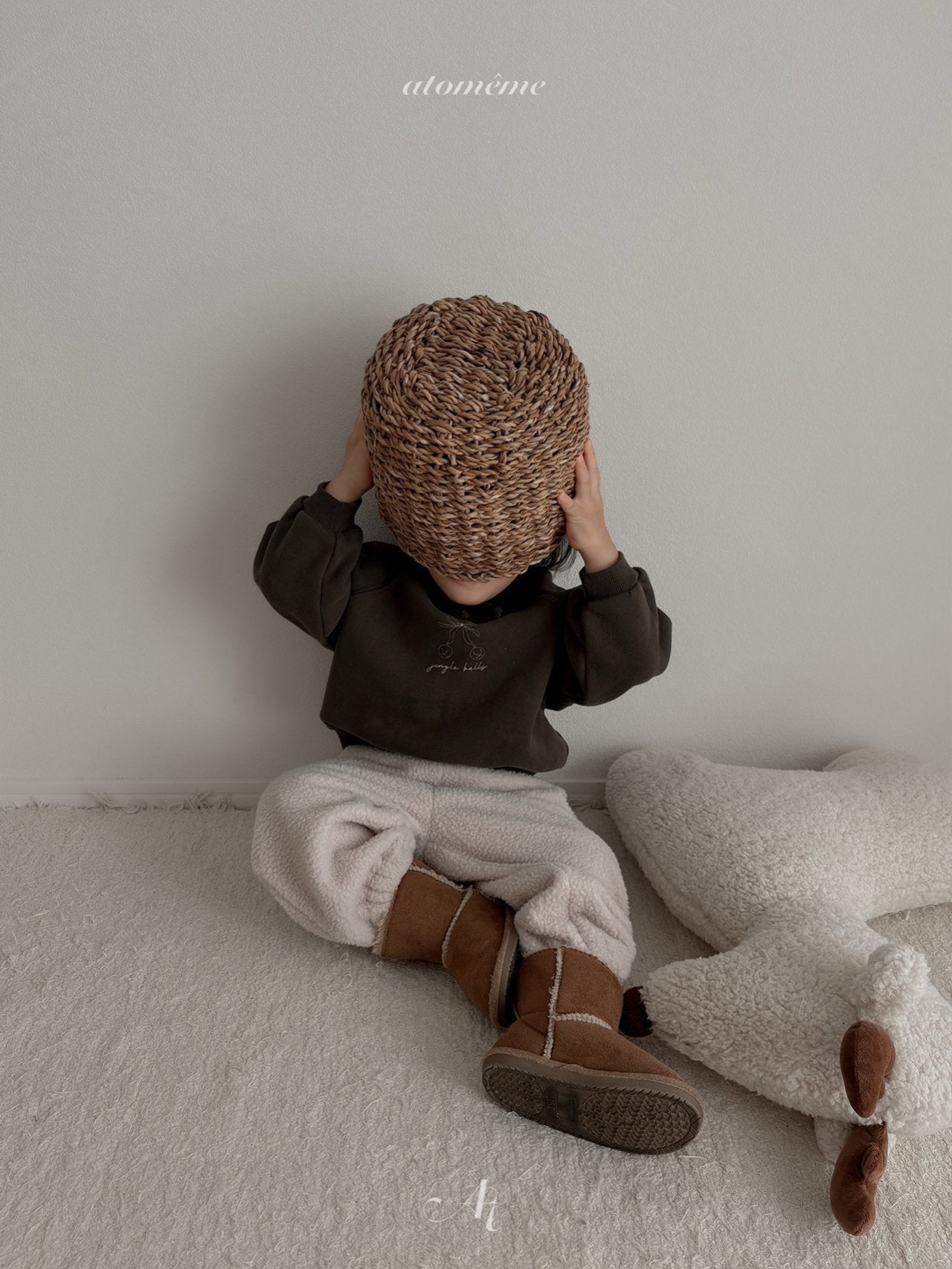 Ribbon bell sweatshirt