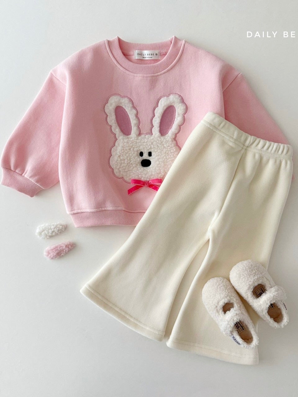 Fluffy ribbon sweatshirt