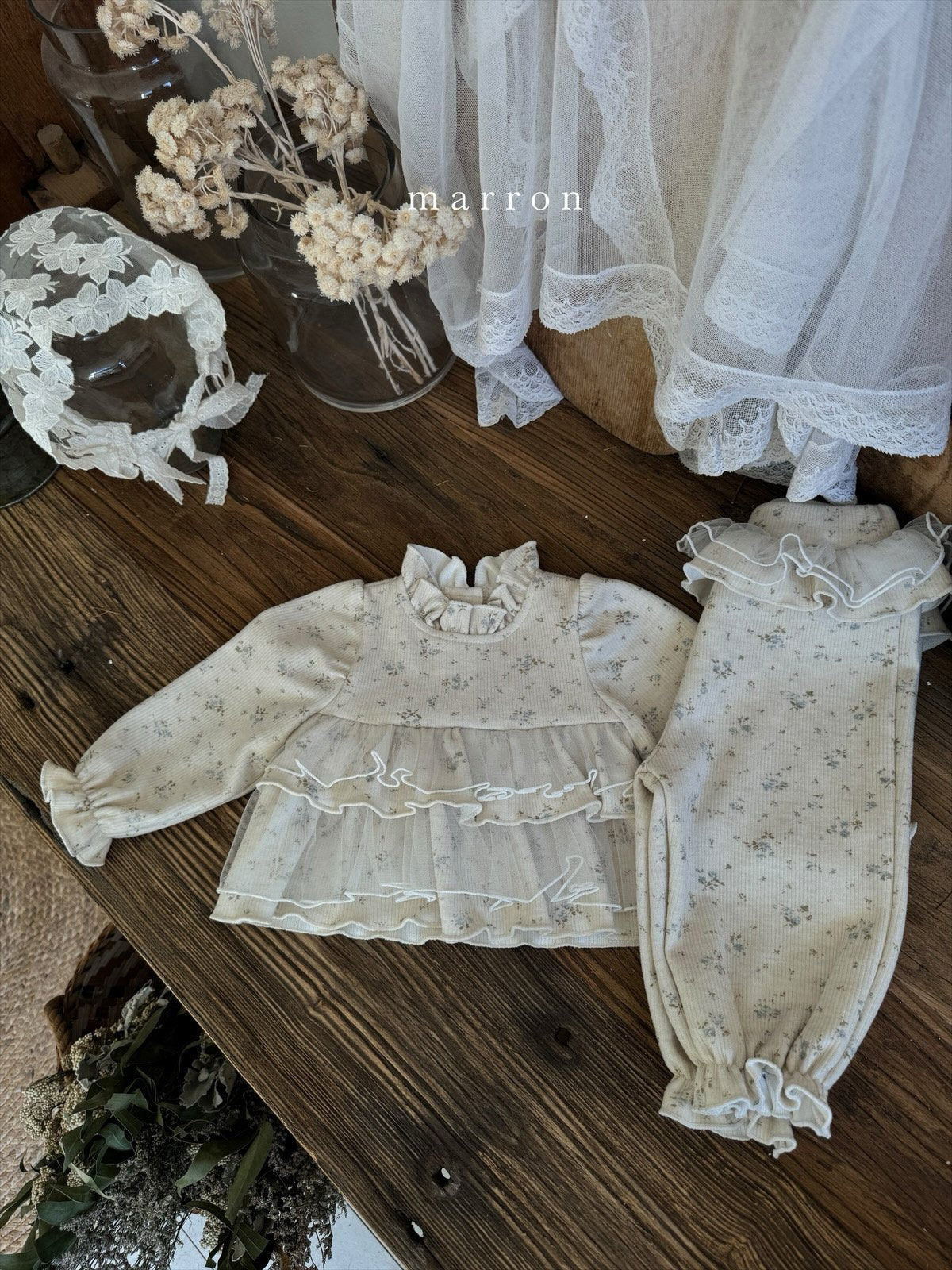 Frill top and bottom set