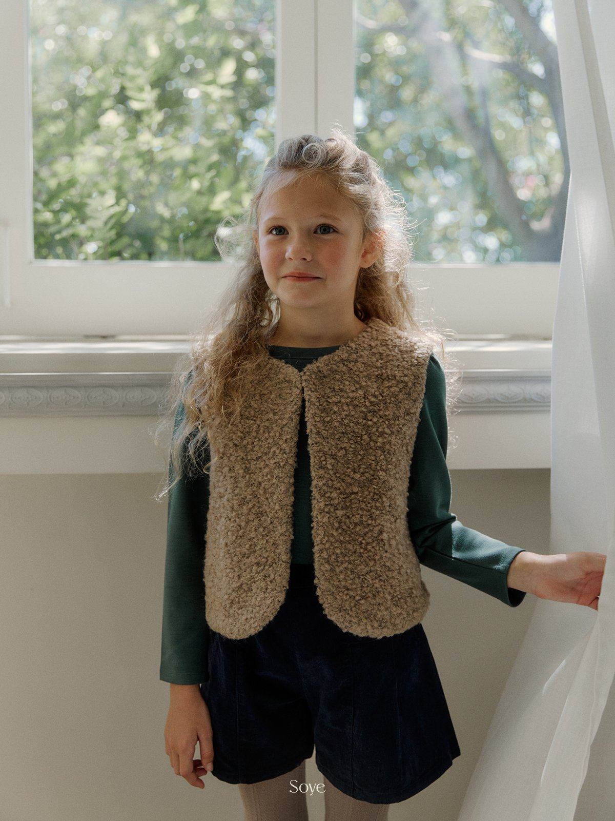 Louise boa vest