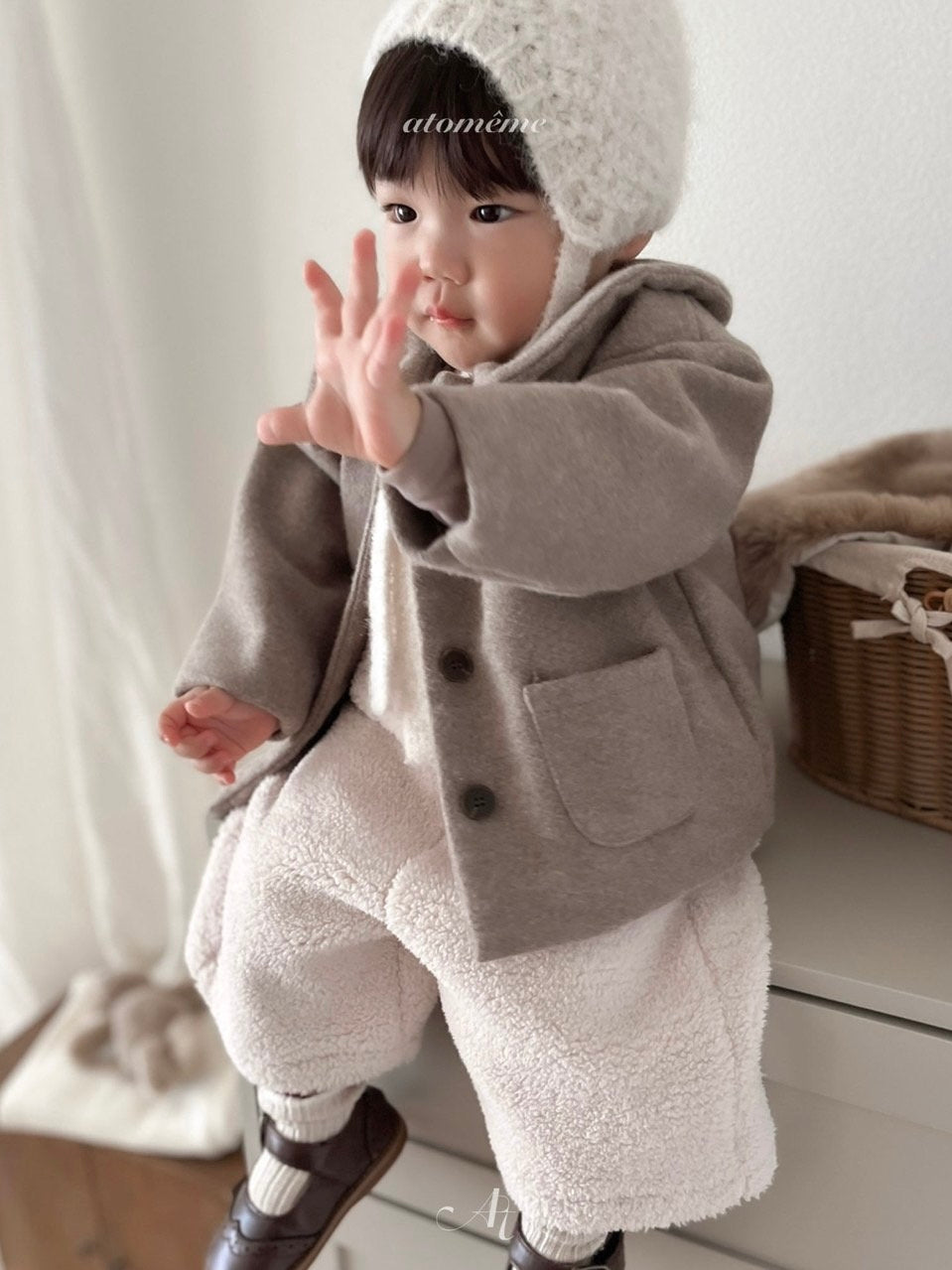 Round collar coat