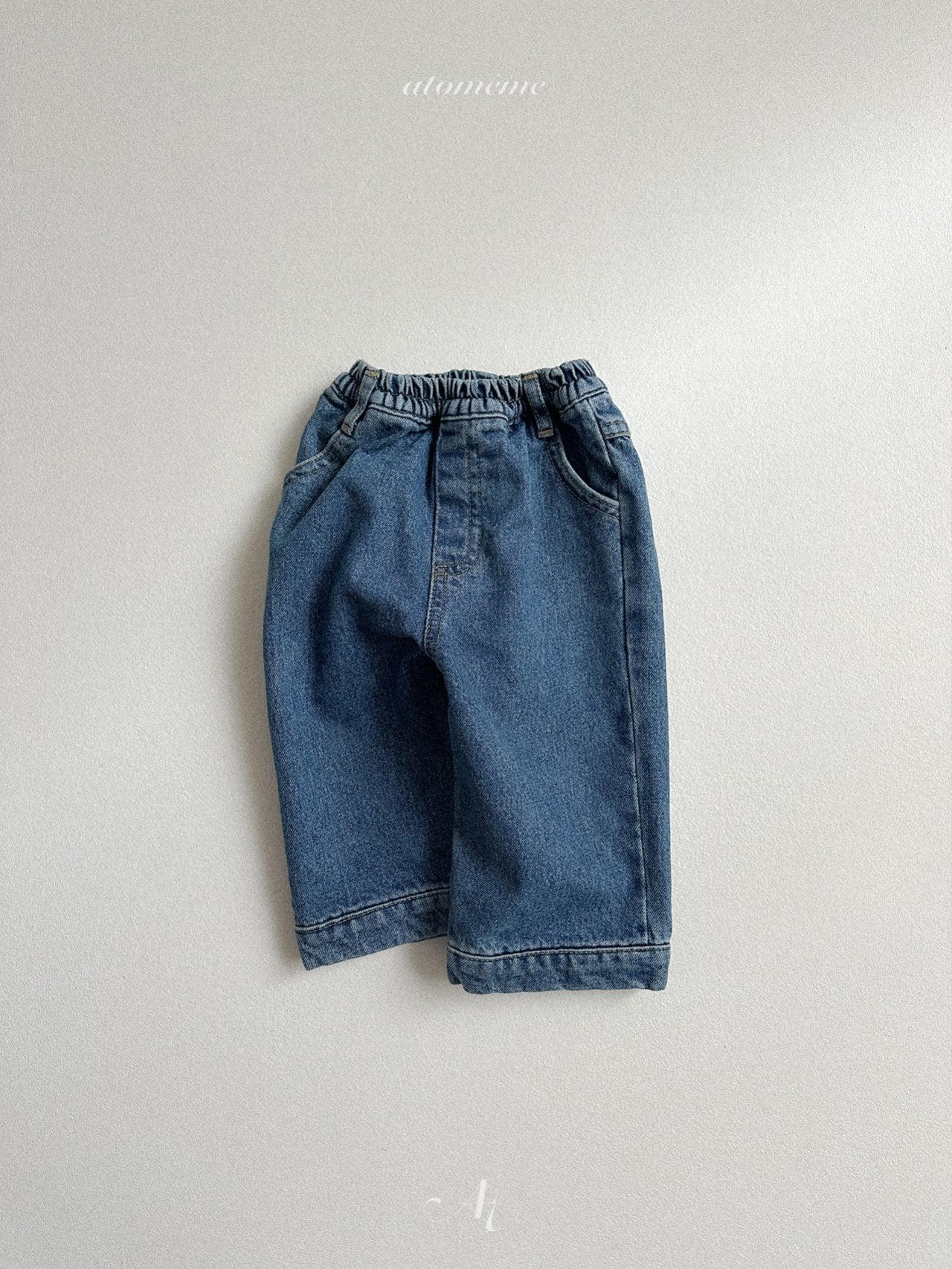 Half-slit denim pants