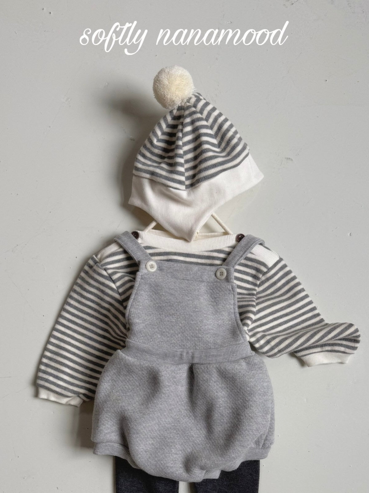 Marine pom pom bonnet