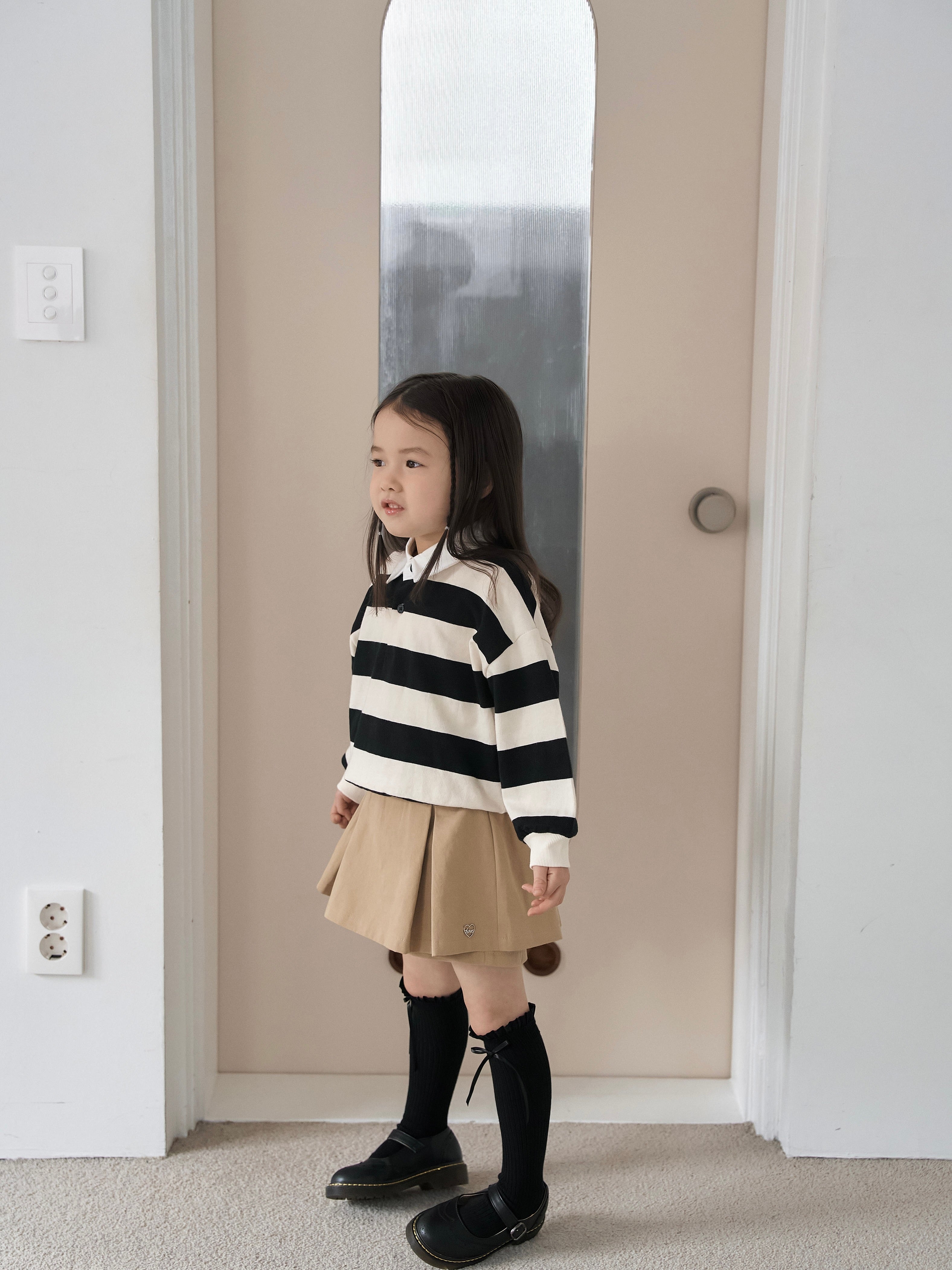 Stripe collar sweatshirt