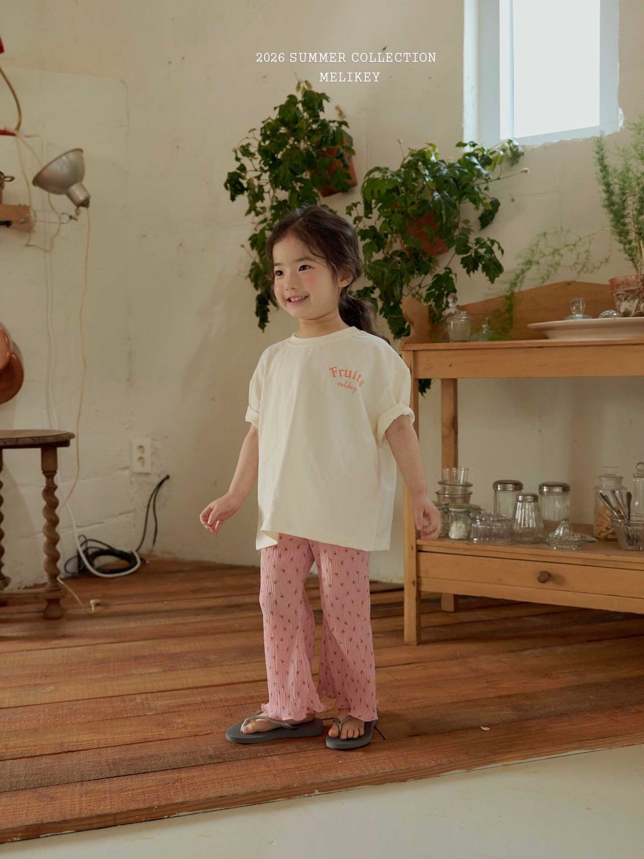 Floral pleated pants