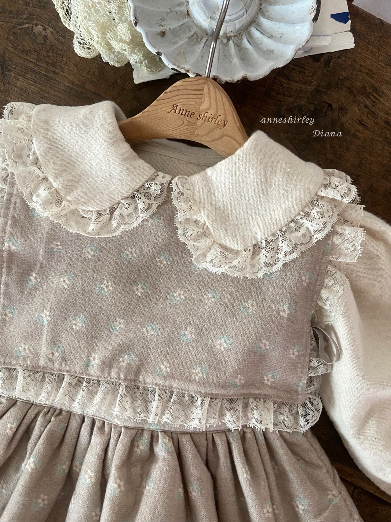 Anju lace vest