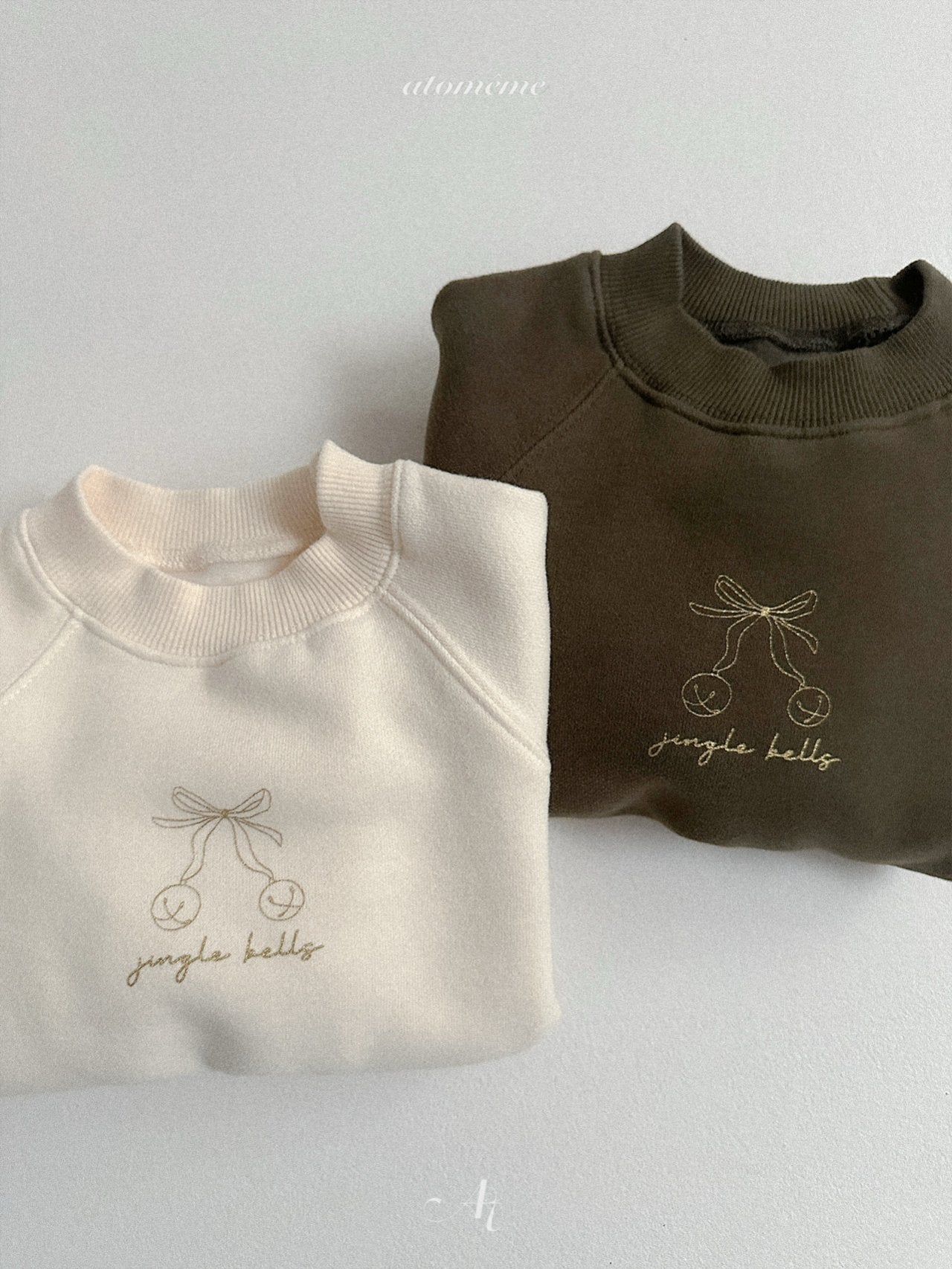 Ribbon bell sweatshirt