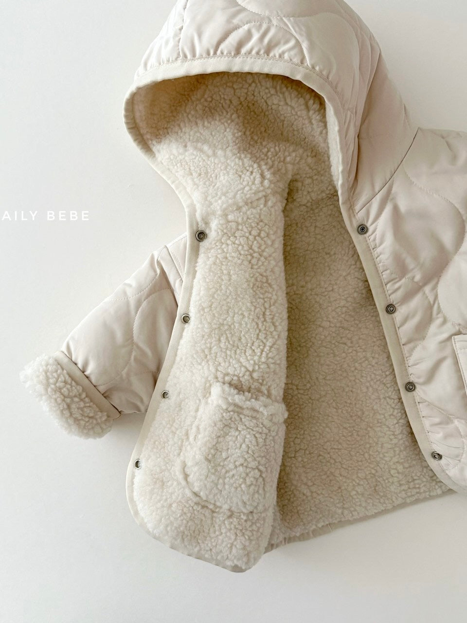 Reversible hooded jumper