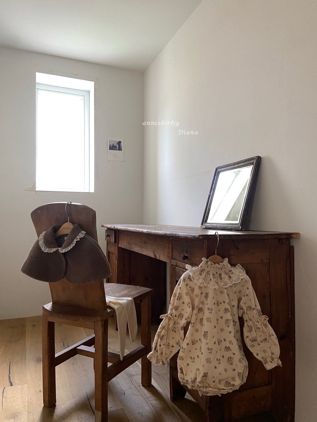 Eyelet footed leggings