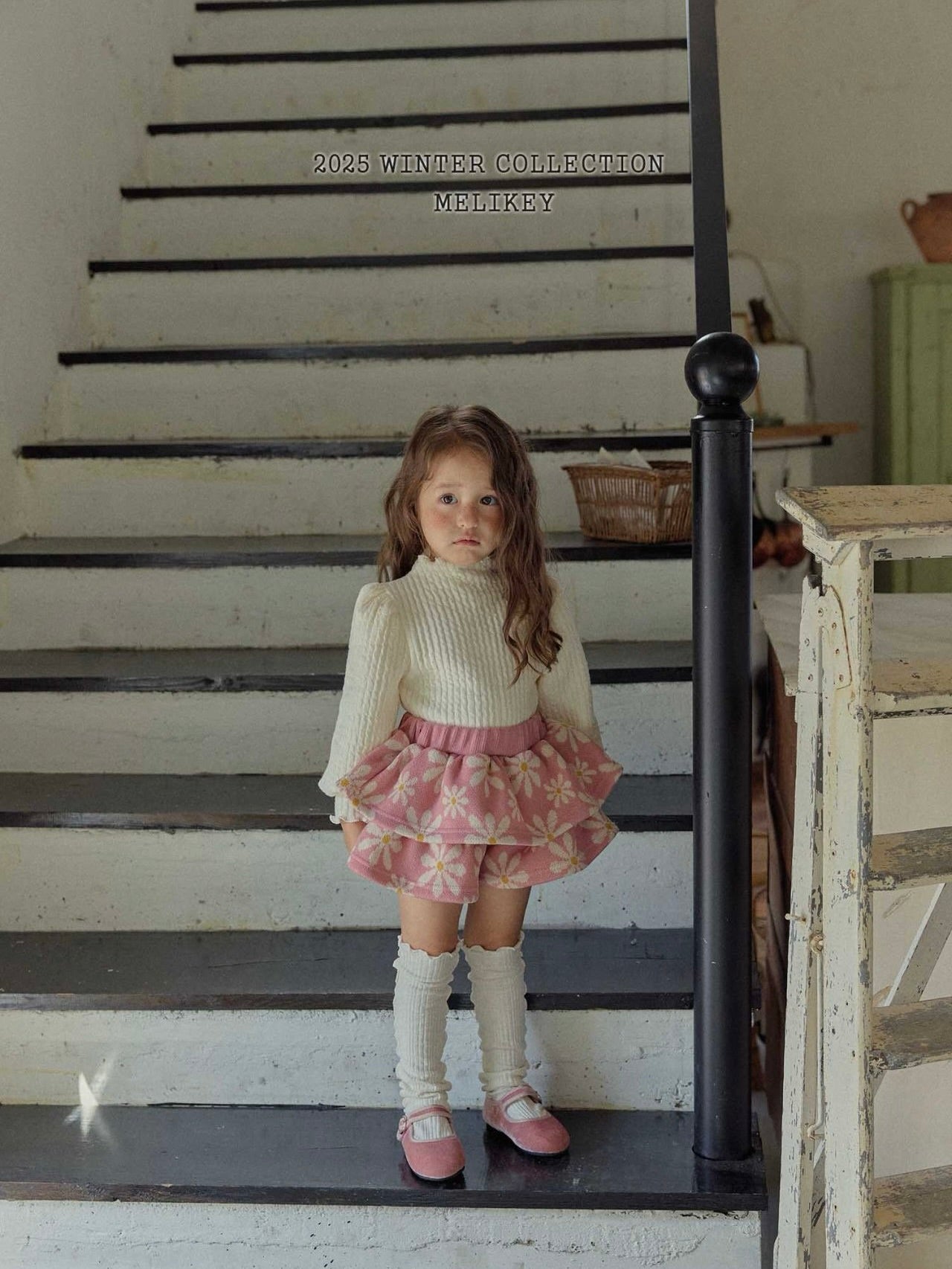 Knitted flower frill shorts