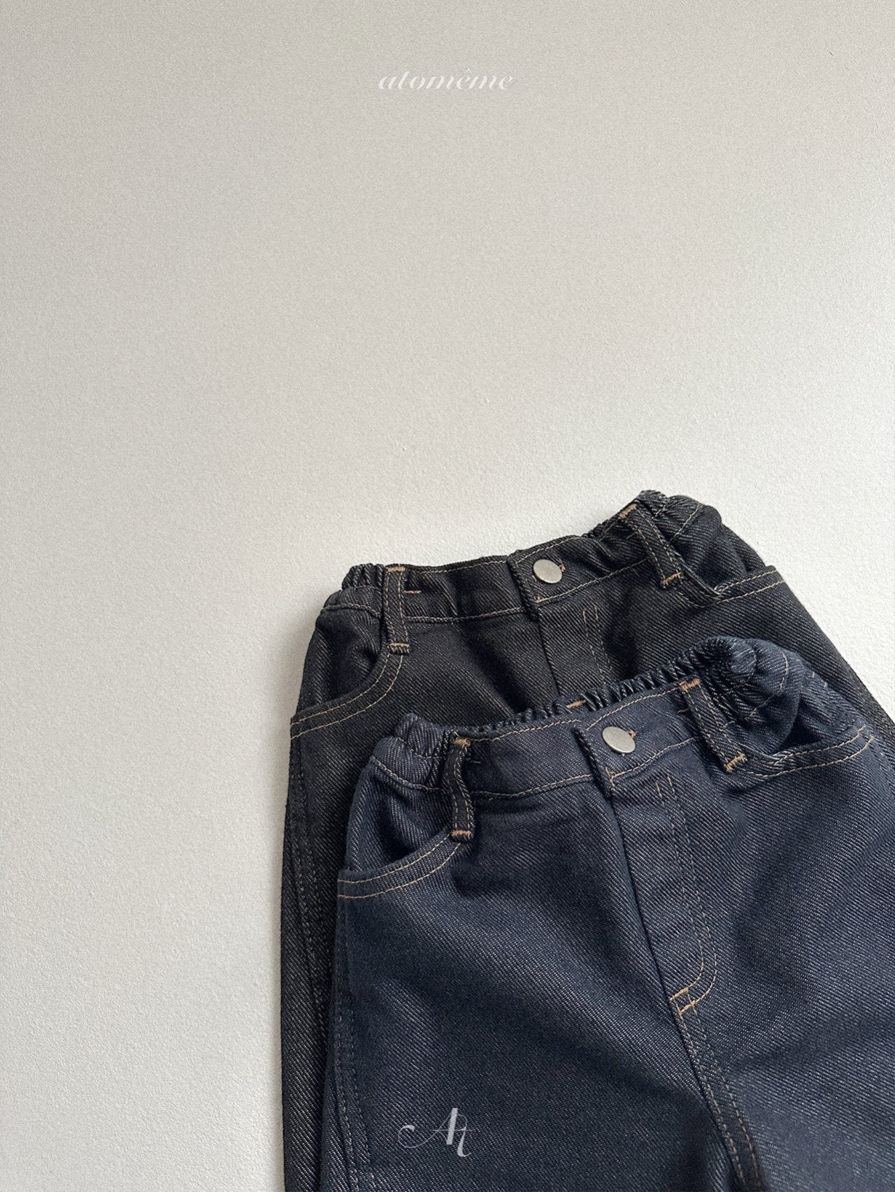 No fade curved denim pants