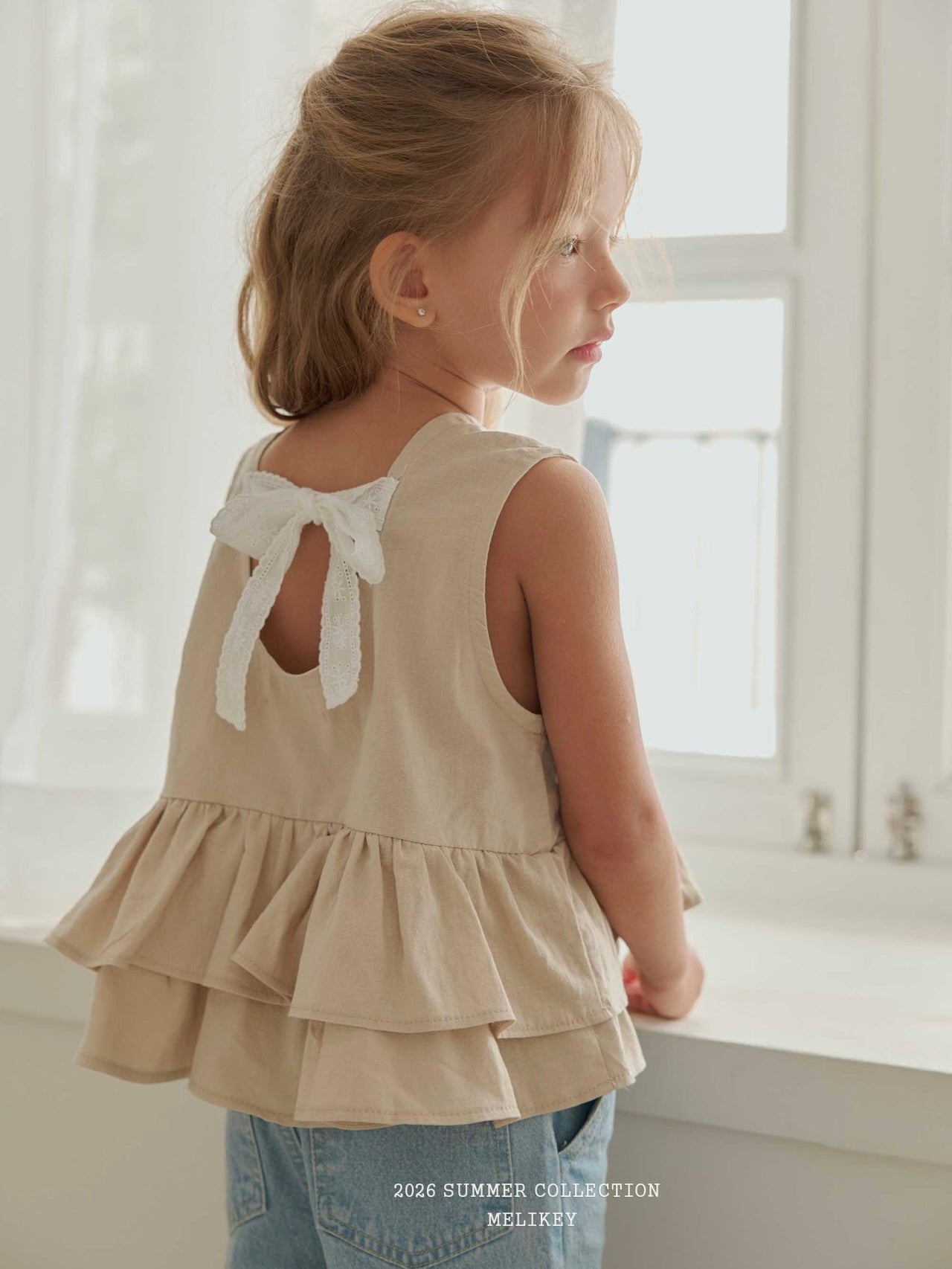 Ribbon tiered sleeveless blouse