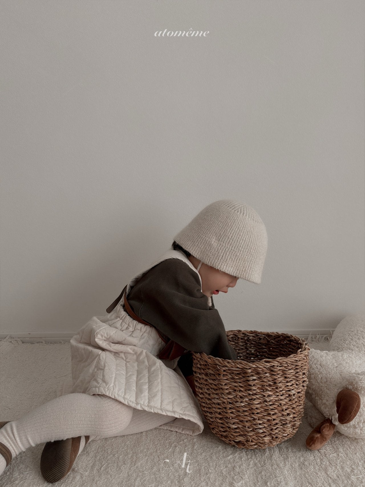 Ribbon bell sweatshirt