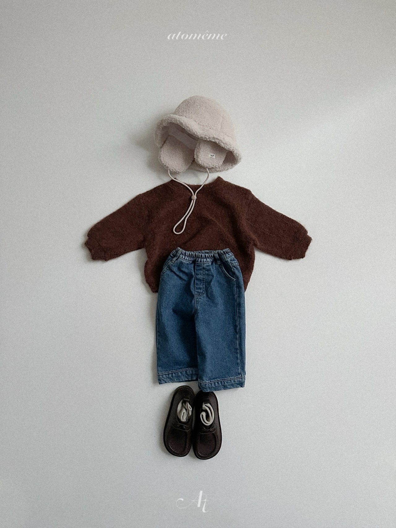 Half-slit denim pants