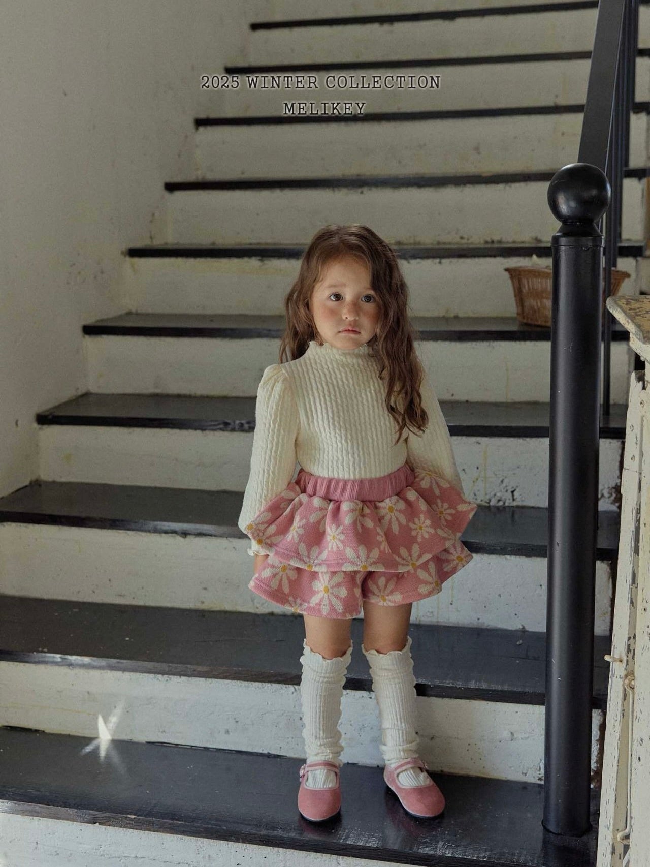 Knitted flower frill shorts