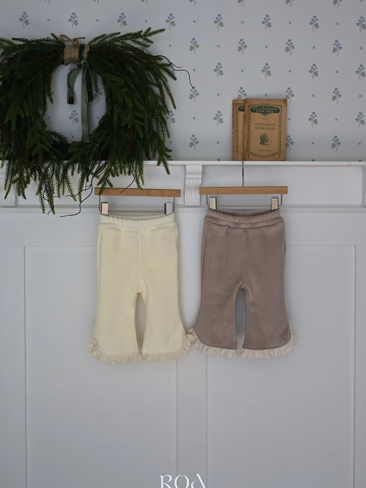 Frill bootcut pants