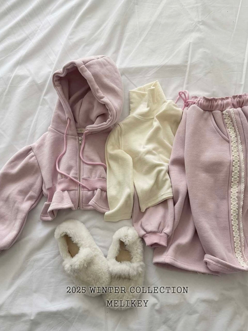 Short frill zip up hoodie