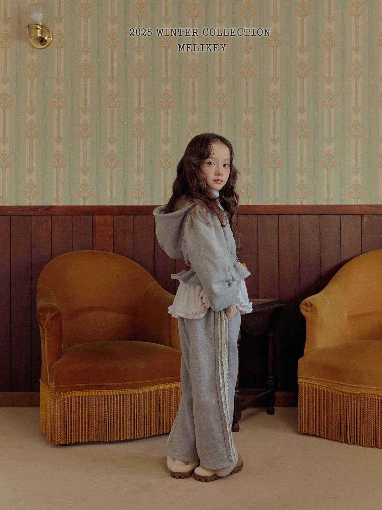 Short frill zip up hoodie